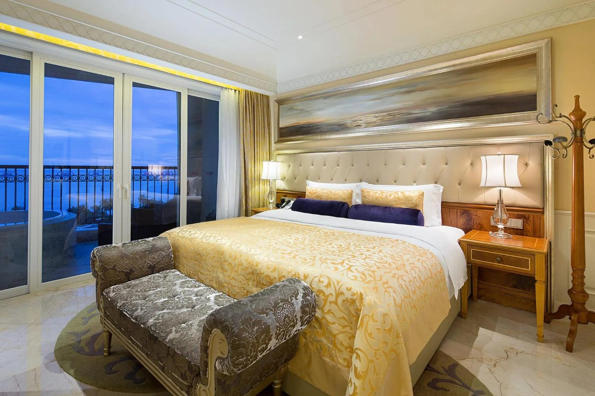 Photo of the whole room, Bed in Crowne Plaza Resort Sanya Bay by IHG