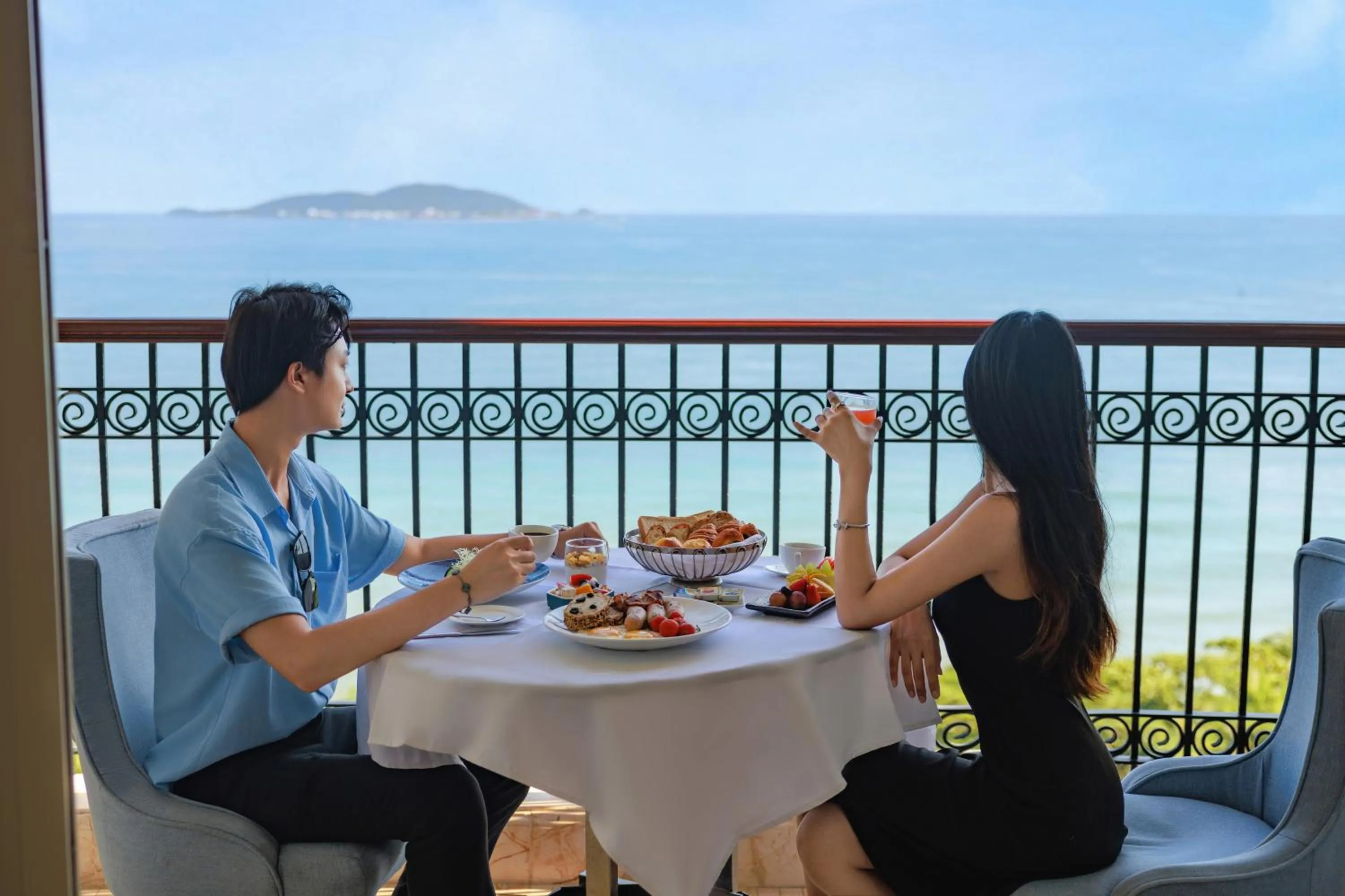 Balcony/Terrace in Crowne Plaza Resort Sanya Bay by IHG