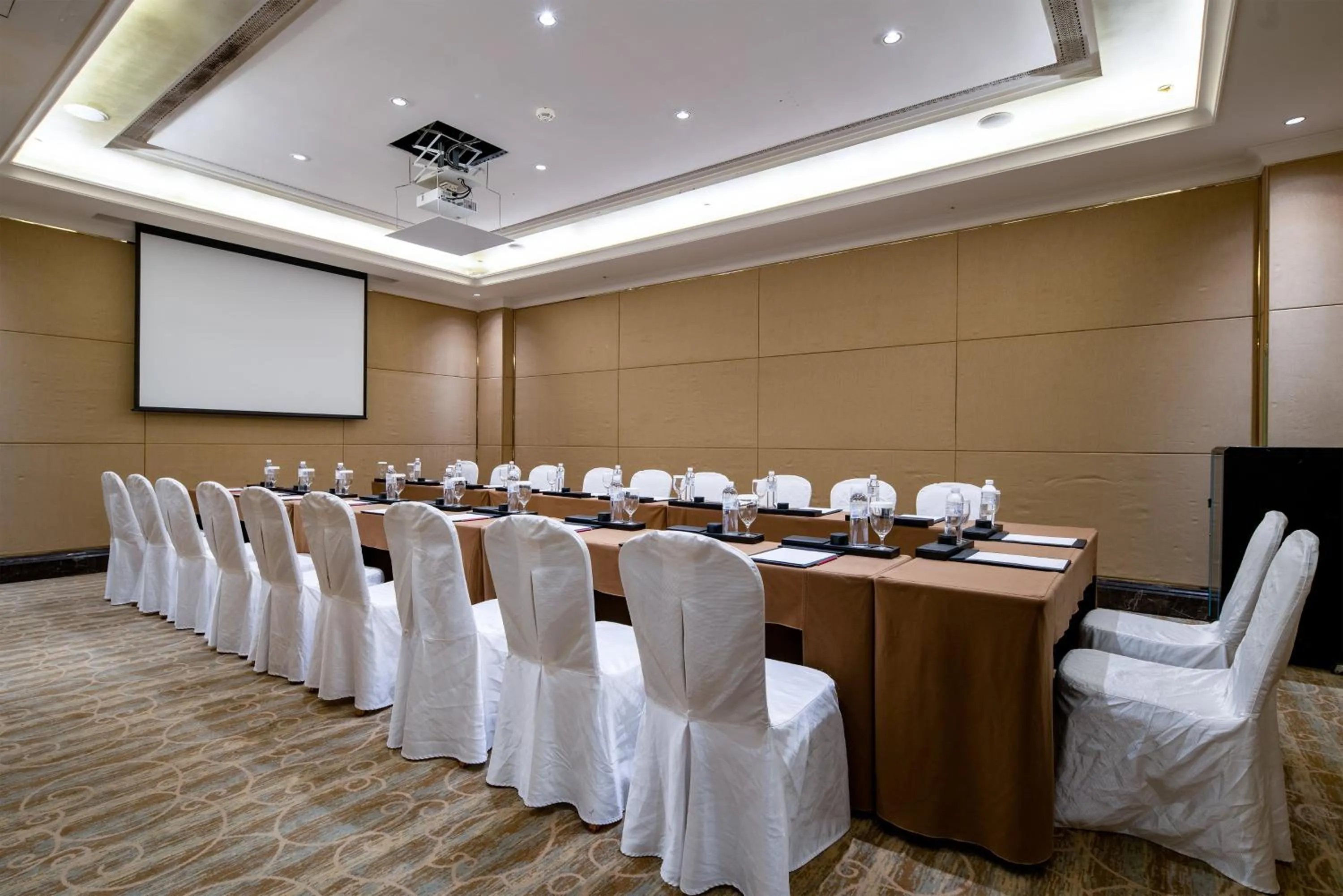 Spa and wellness centre/facilities in Crowne Plaza Resort Sanya Bay by IHG