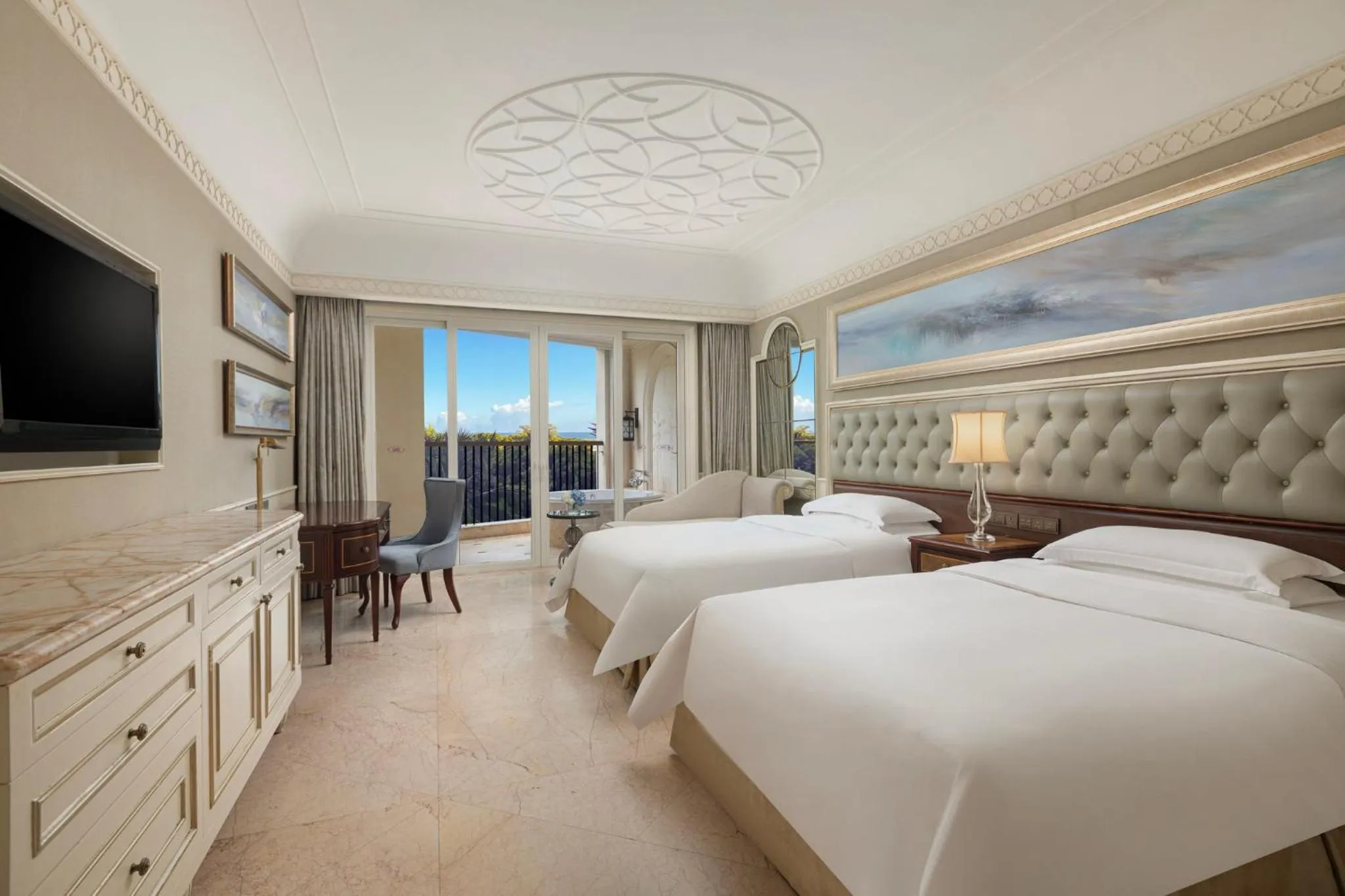 Photo of the whole room, Bed in Crowne Plaza Resort Sanya Bay by IHG