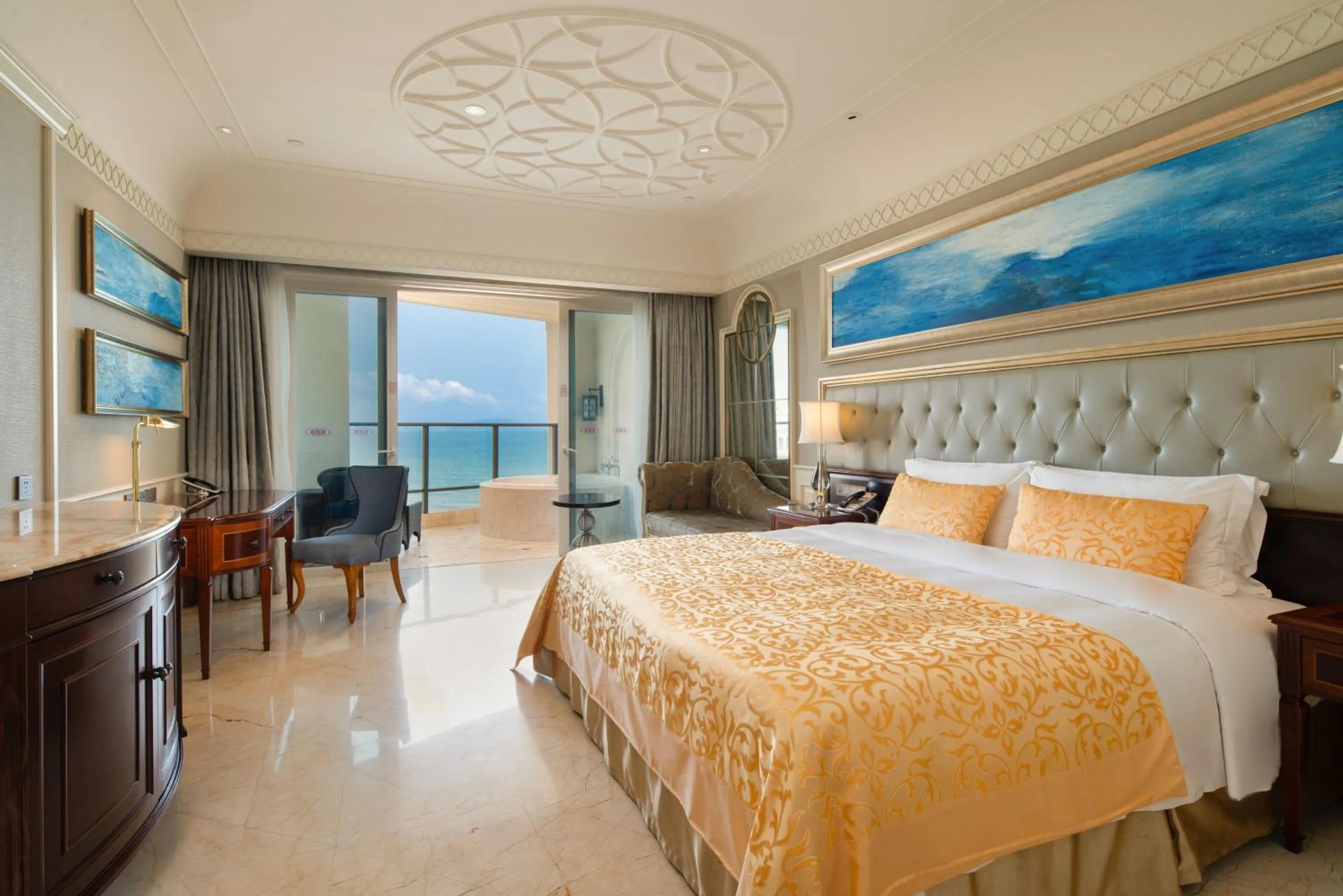 Photo of the whole room, Bed in Crowne Plaza Resort Sanya Bay by IHG