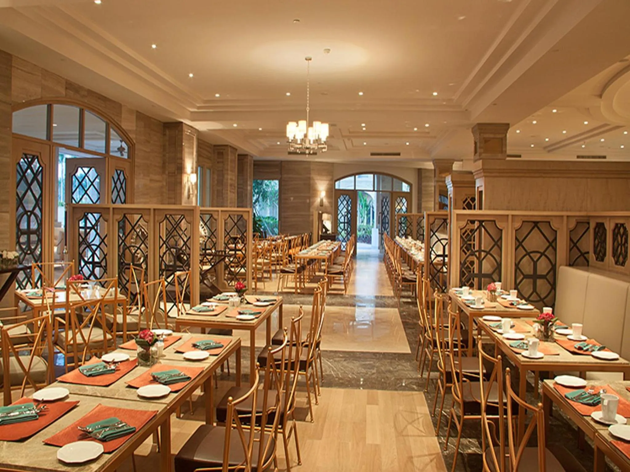 Restaurant/places to eat in Crowne Plaza Resort Sanya Bay by IHG