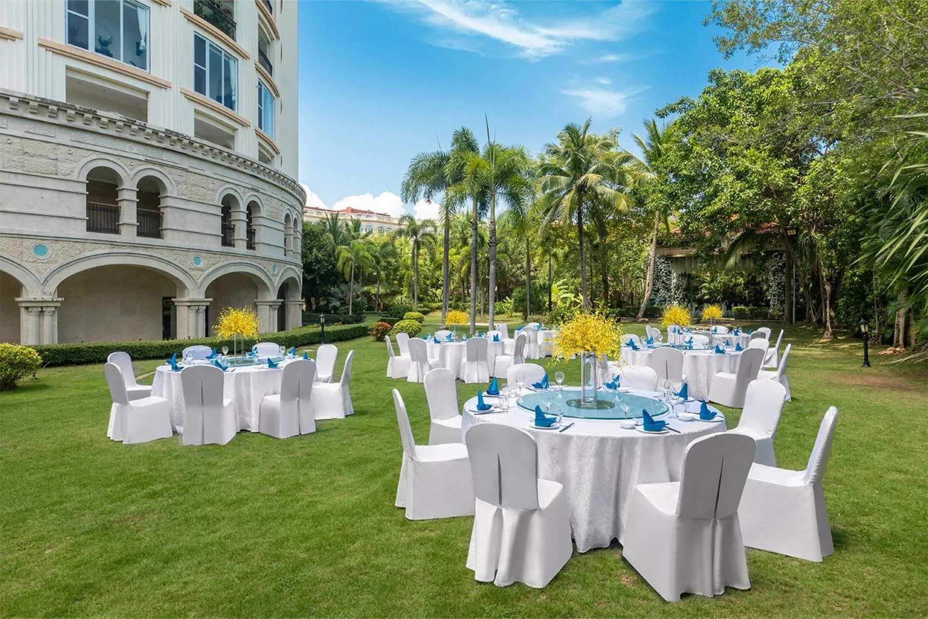 Meeting/conference room in Crowne Plaza Resort Sanya Bay by IHG