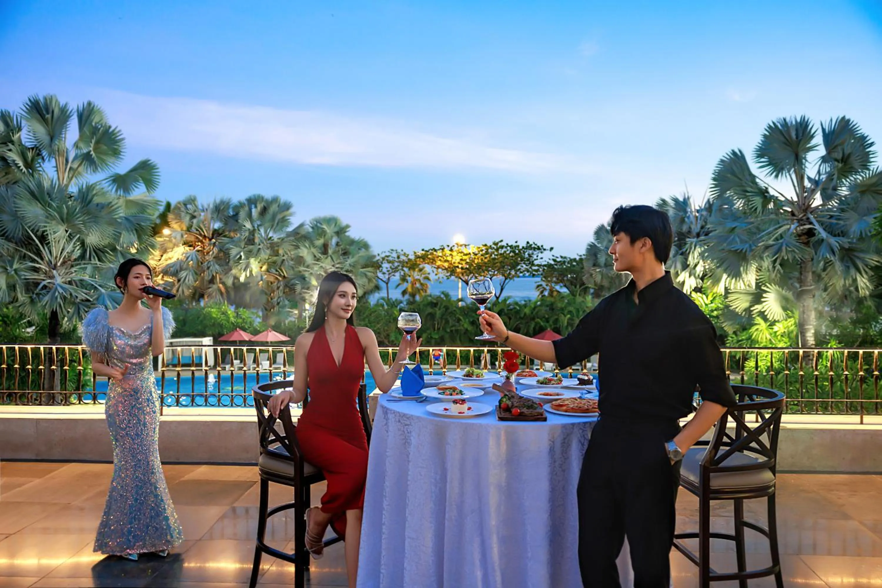 Restaurant/places to eat in Crowne Plaza Resort Sanya Bay by IHG