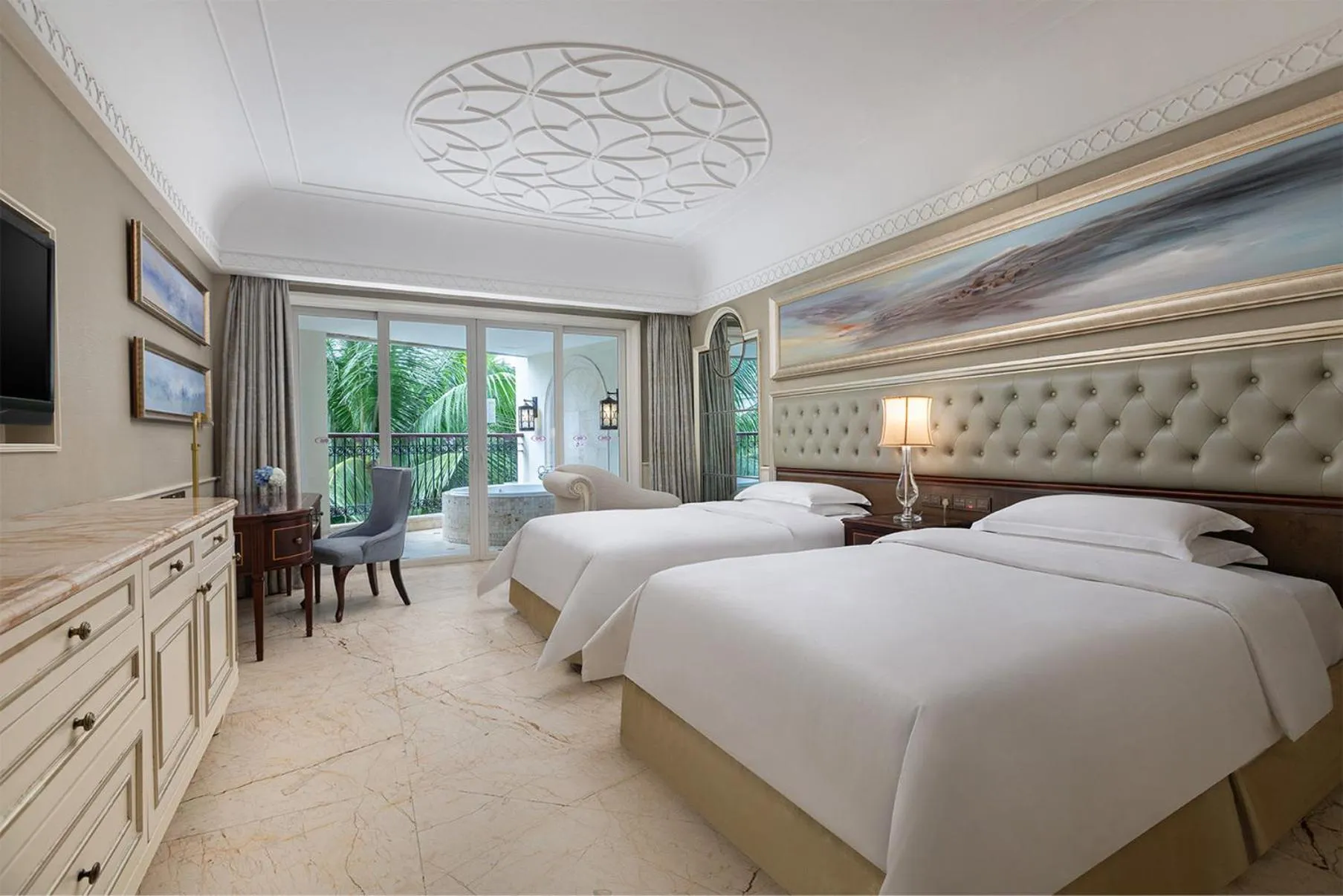 Photo of the whole room, Bed in Crowne Plaza Resort Sanya Bay by IHG