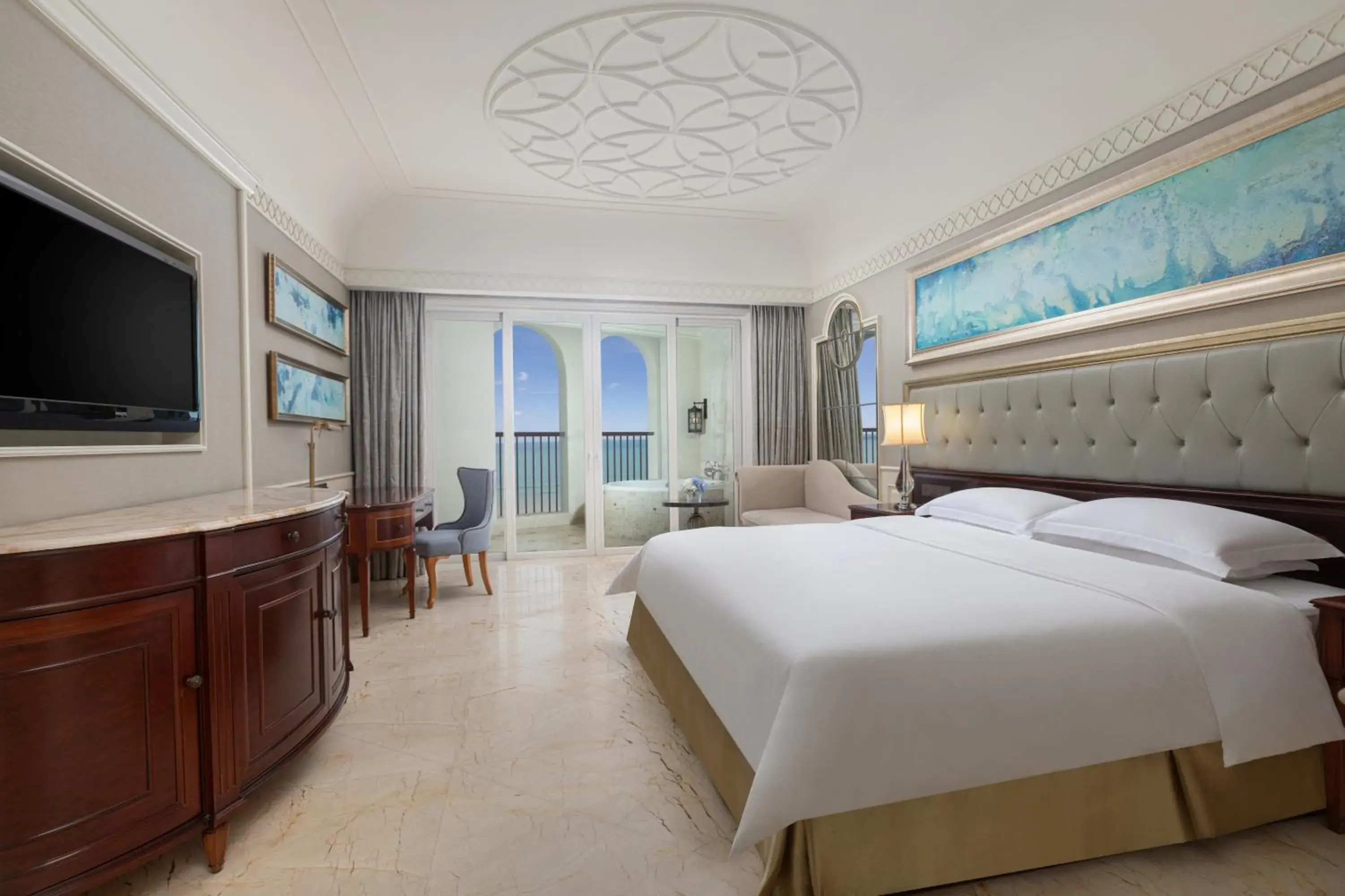 Crowne Plaza Superior Suite with club floor benefits in Crowne Plaza Resort Sanya Bay by IHG Crowne Plaza Superior Suite with club floor benefits in Crowne Plaza Resort Sanya Bay by IHG