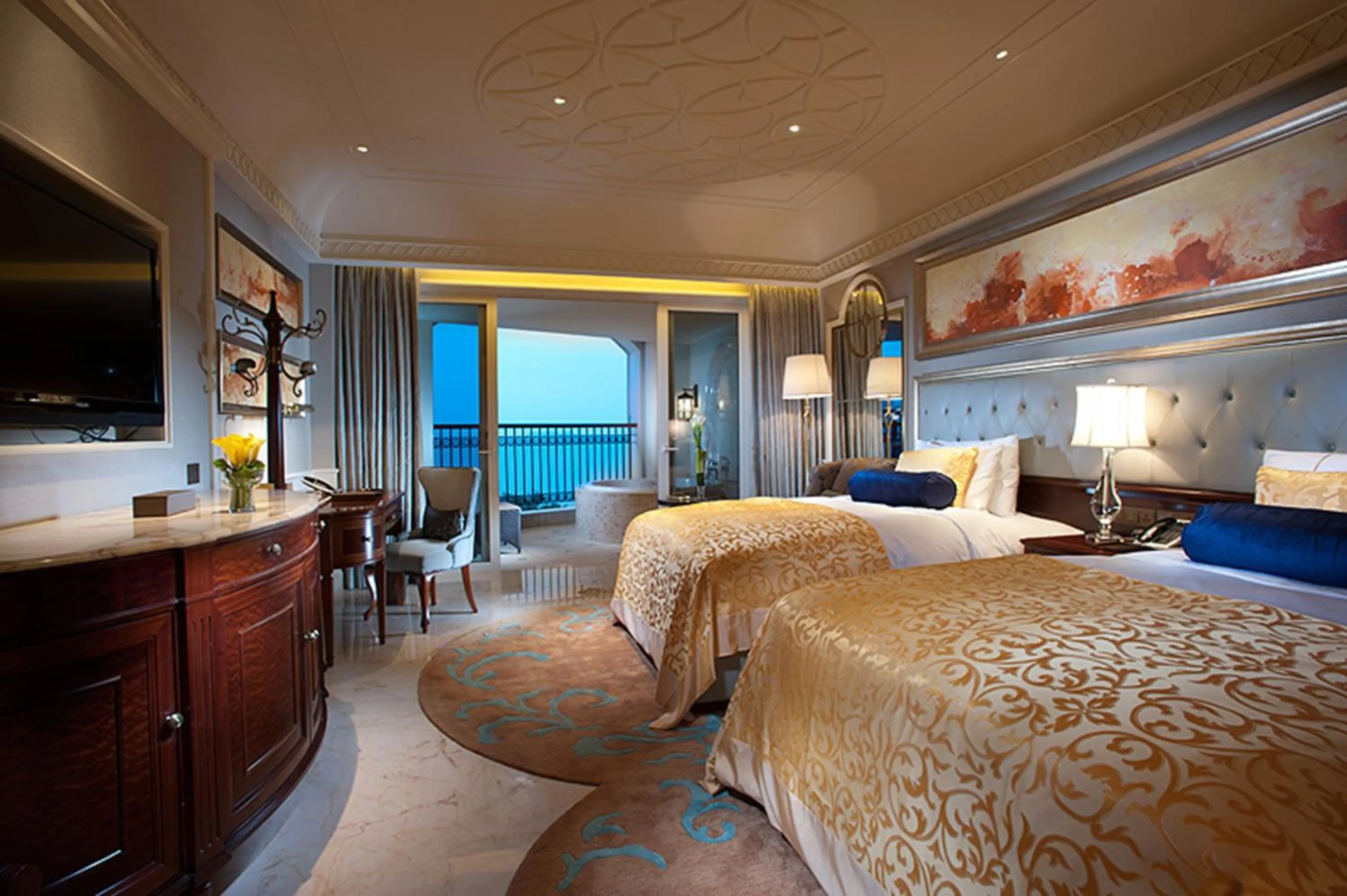 Photo of the whole room, Bed in Crowne Plaza Resort Sanya Bay by IHG