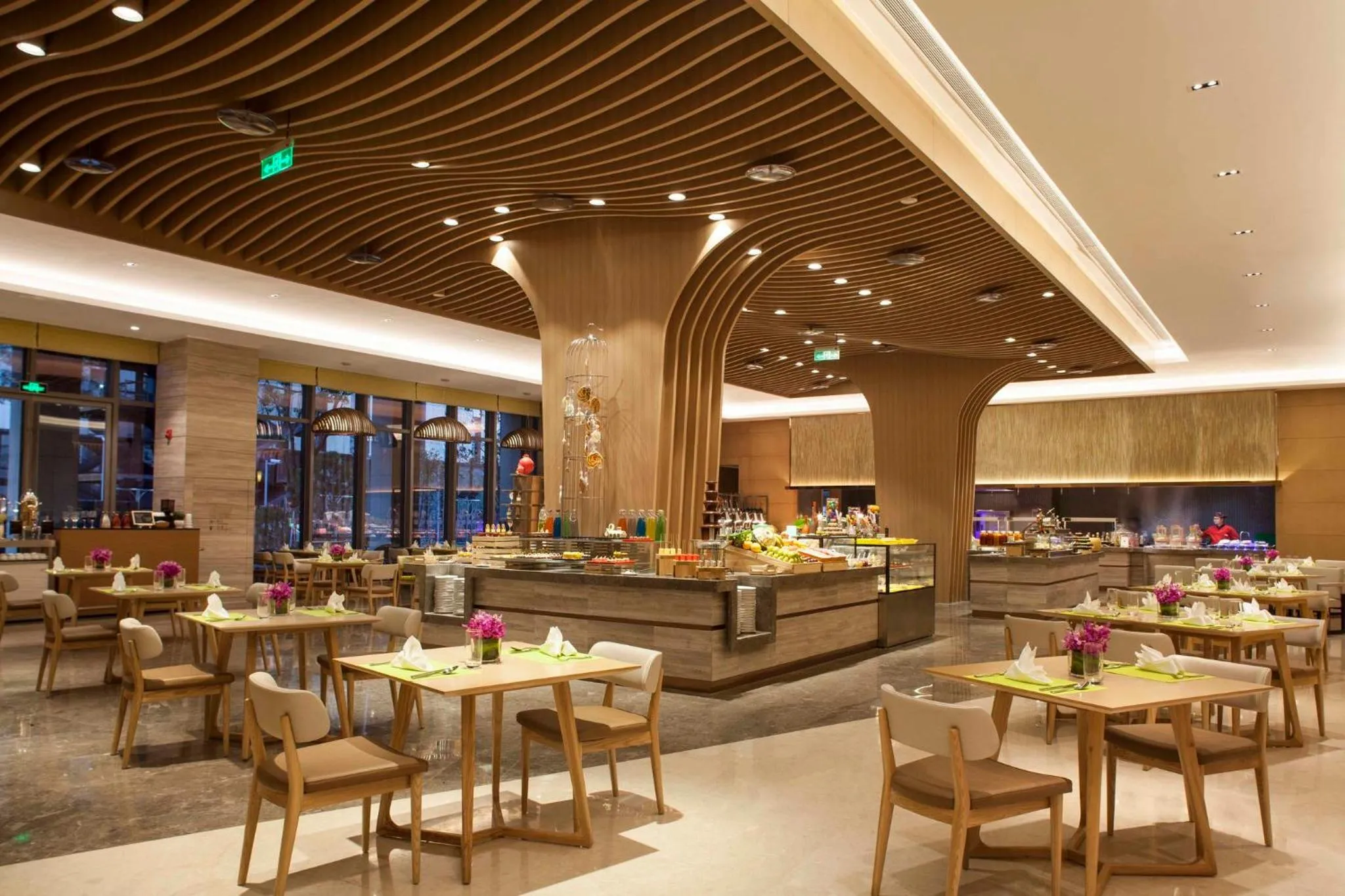 Restaurant/places to eat in Holiday Inn Suzhou Huirong Plaza by IHG