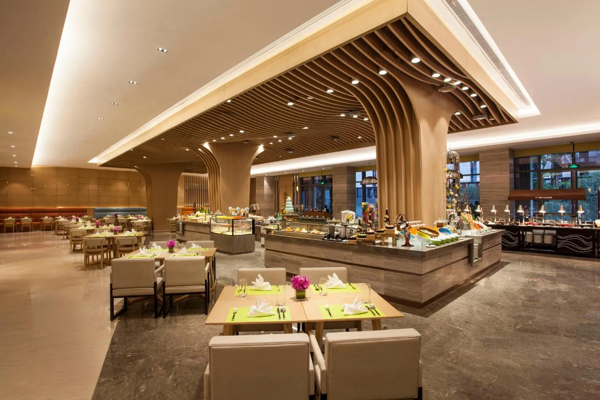 Restaurant/places to eat in Holiday Inn Suzhou Huirong Plaza by IHG