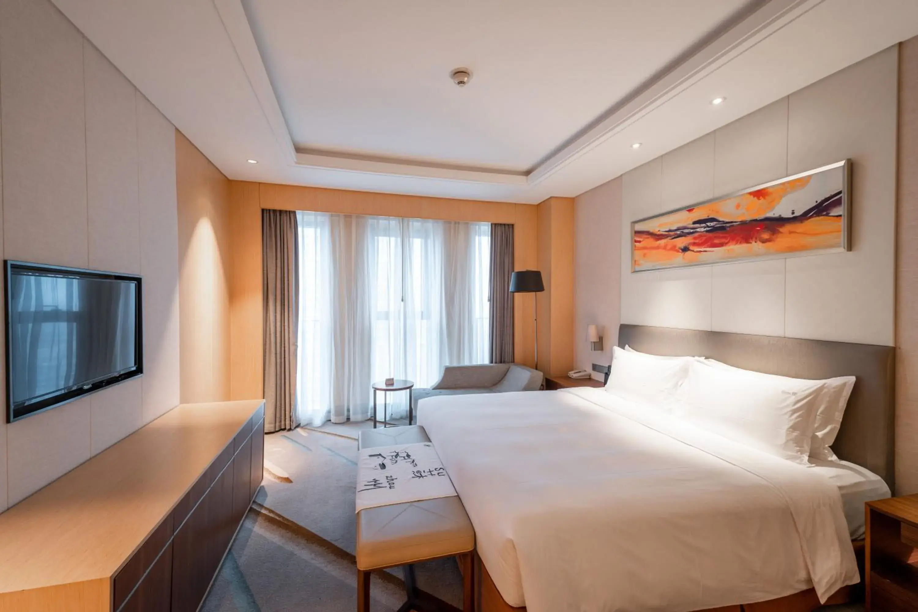 Standard King Room - High Floor in Holiday Inn Suzhou Huirong Plaza by IHG Standard King Room - High Floor in Holiday Inn Suzhou Huirong Plaza by IHG