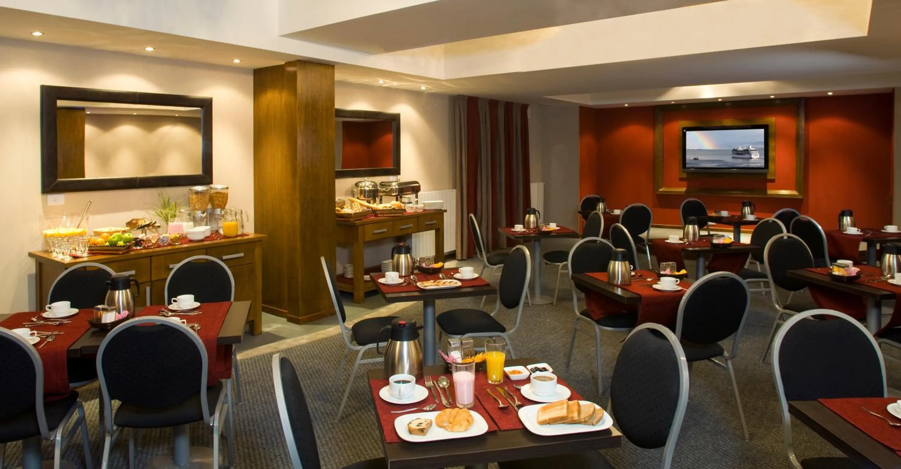 Buffet breakfast in Cilene del Faro Suites & Spa