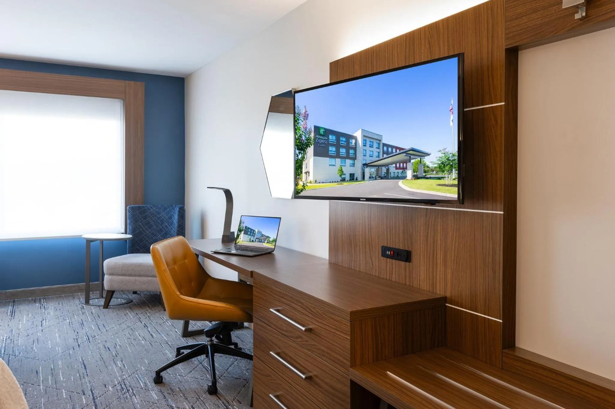 Photo of the whole room in Holiday Inn Express & Suites Greenwood Mall by IHG