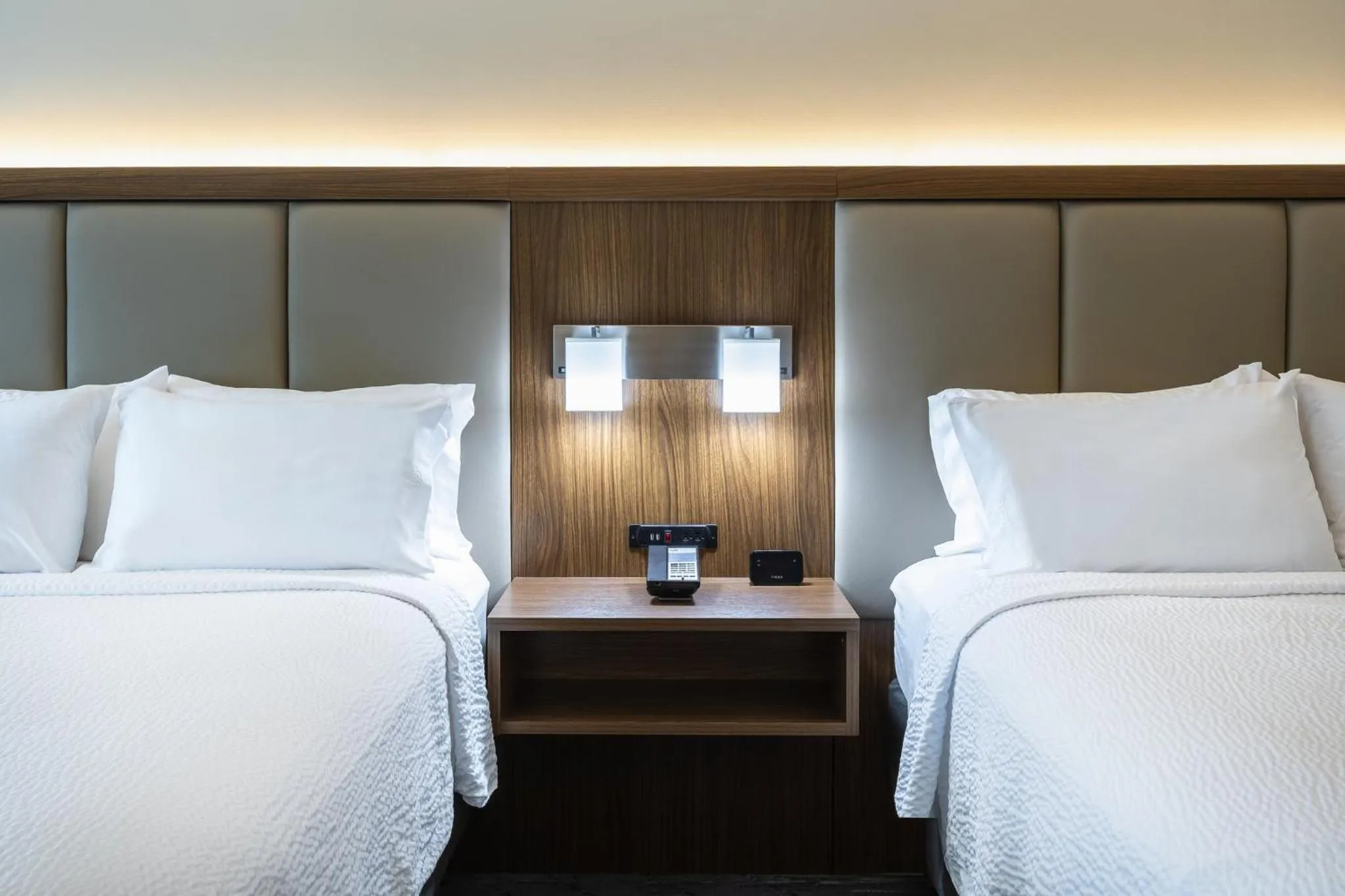 Photo of the whole room, Bed in Holiday Inn Express & Suites Greenwood Mall by IHG