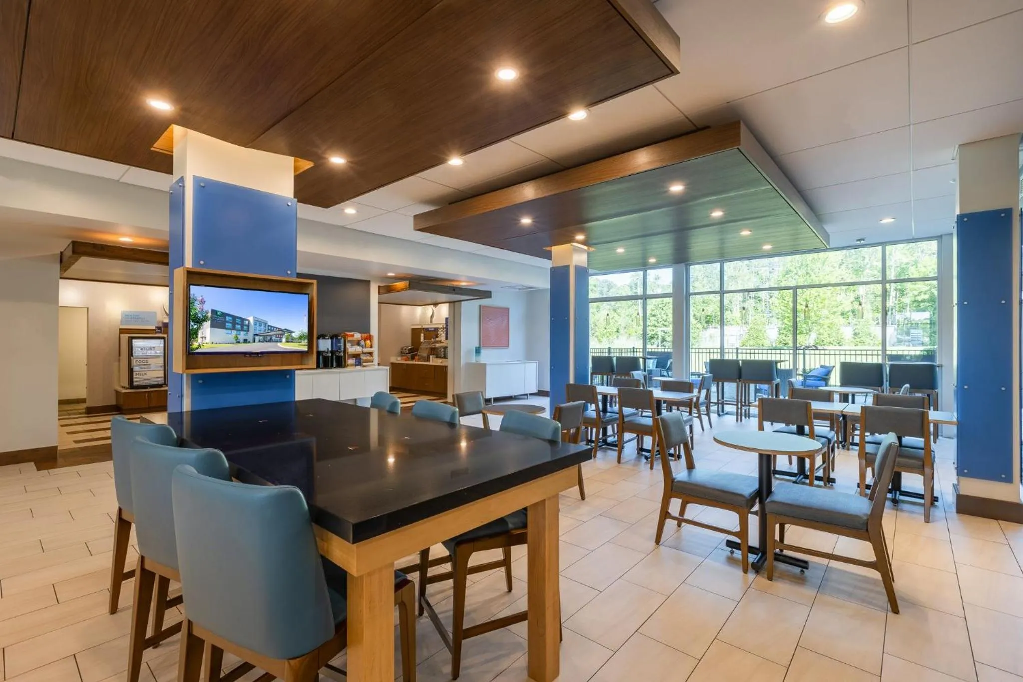 Breakfast in Holiday Inn Express & Suites Greenwood Mall by IHG