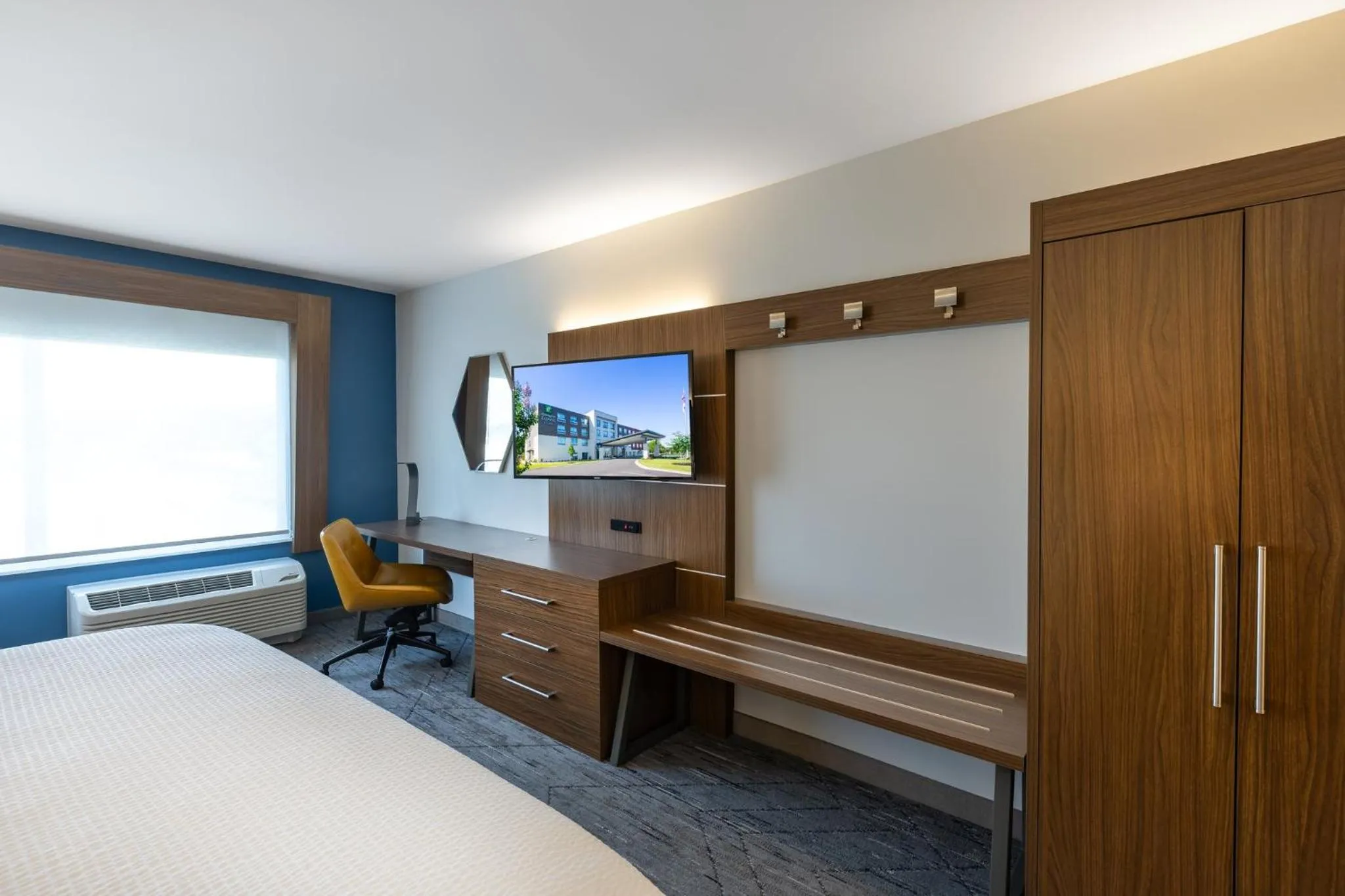 Photo of the whole room, Bed in Holiday Inn Express & Suites Greenwood Mall by IHG