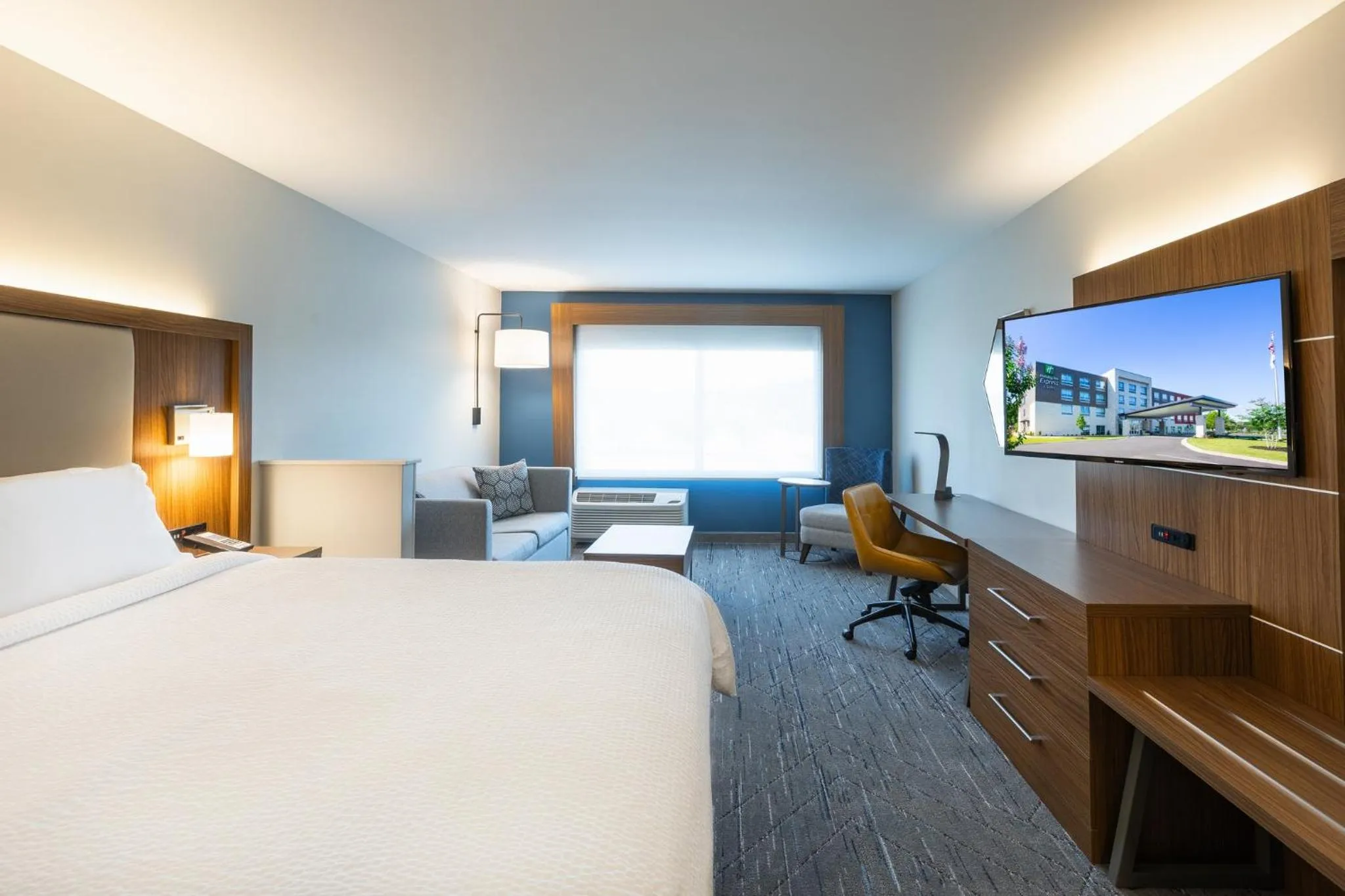 Photo of the whole room, Bed in Holiday Inn Express & Suites Greenwood Mall by IHG
