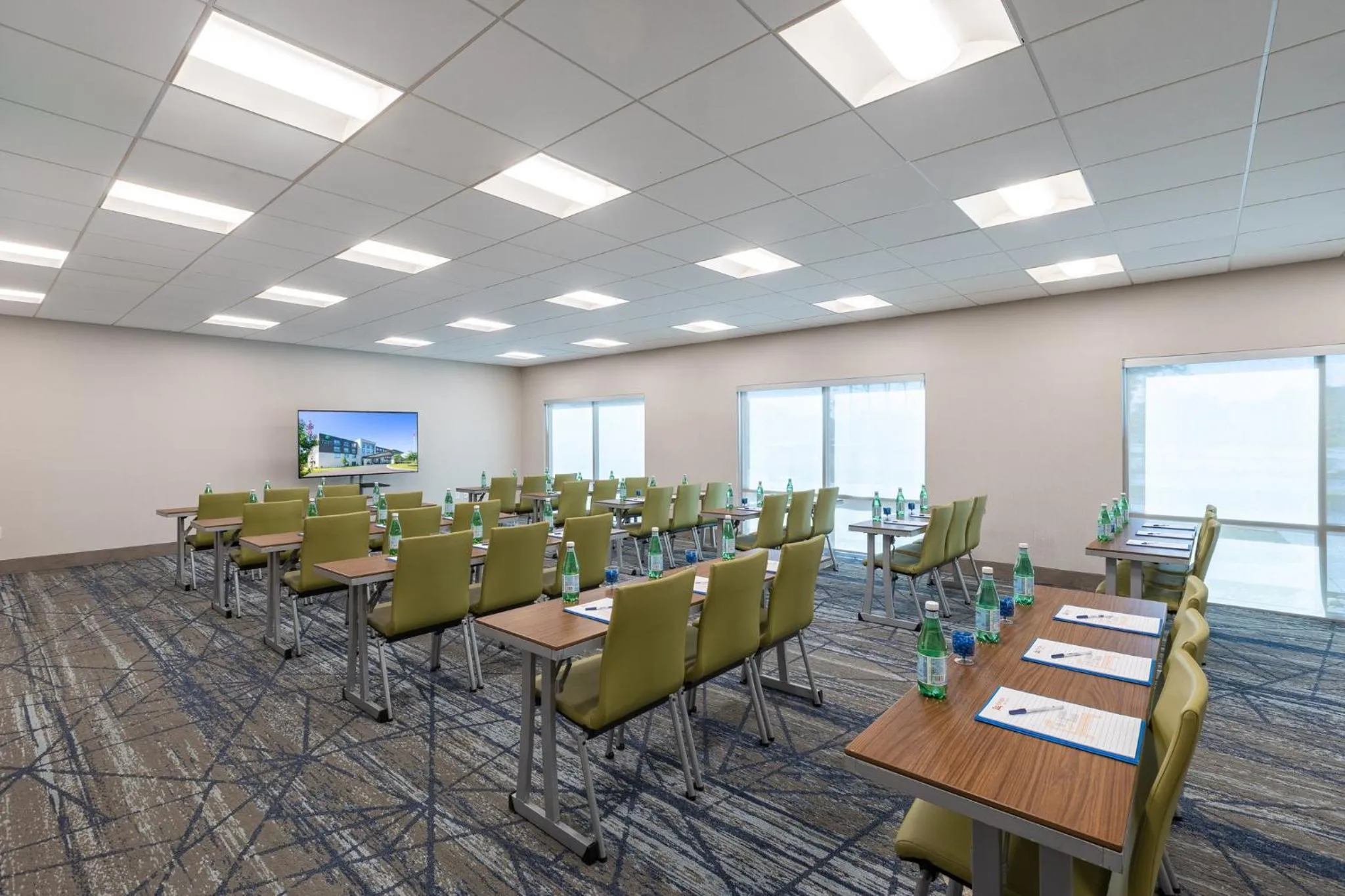 Meeting/conference room in Holiday Inn Express & Suites Greenwood Mall by IHG