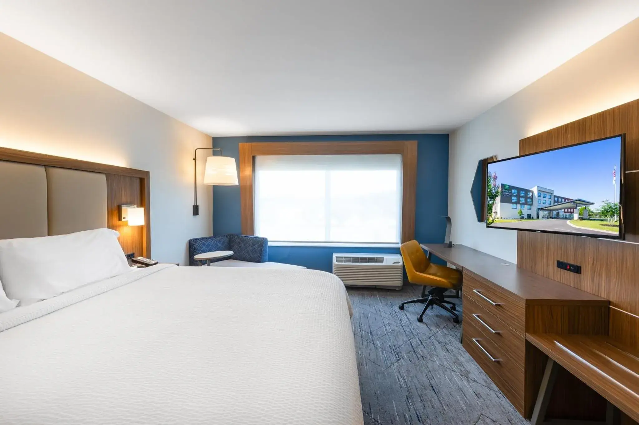 Standard King Room in Holiday Inn Express & Suites Greenwood Mall by IHG Standard King Room in Holiday Inn Express & Suites Greenwood Mall by IHG