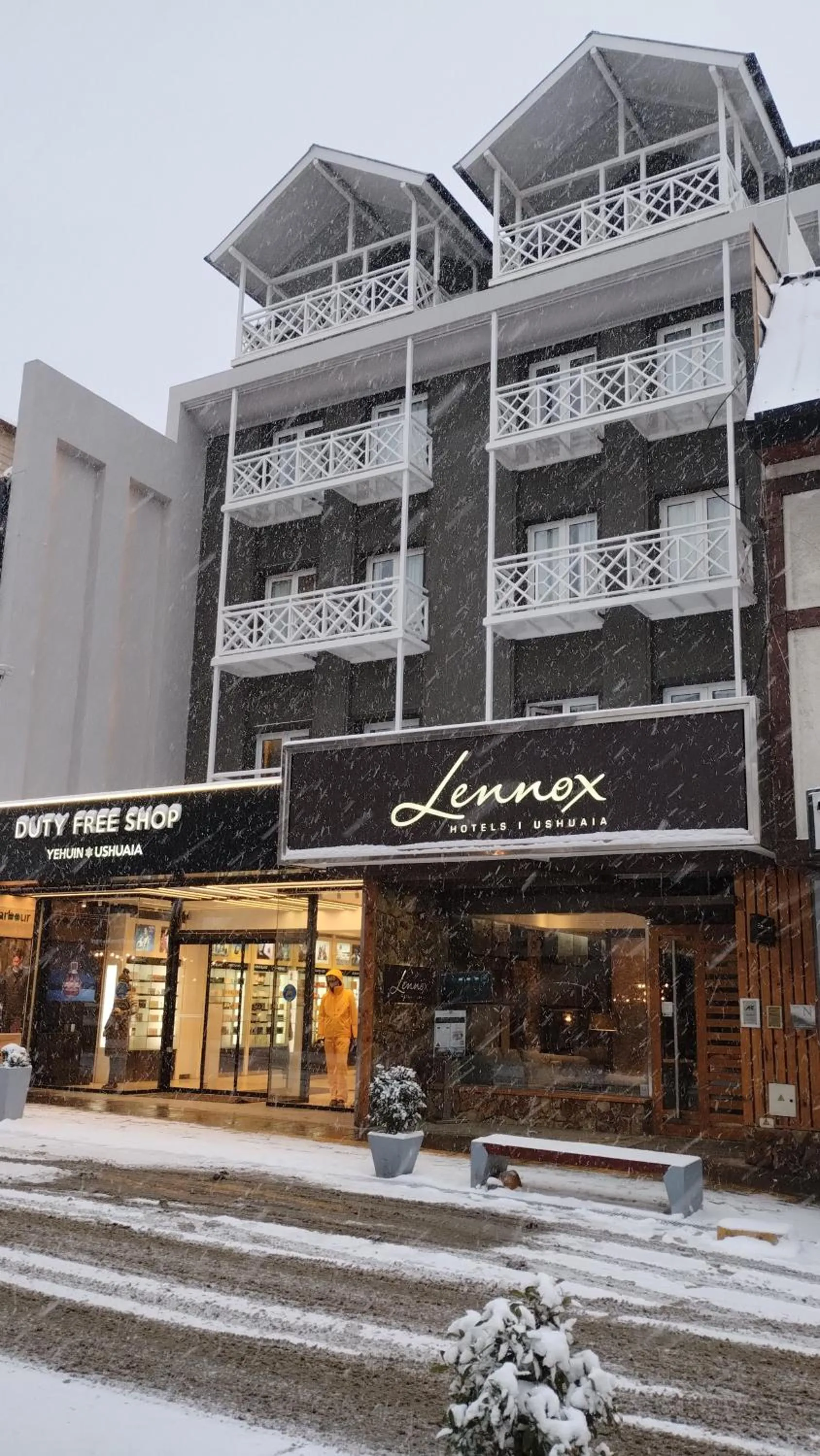 Property building in Lennox Ushuaia