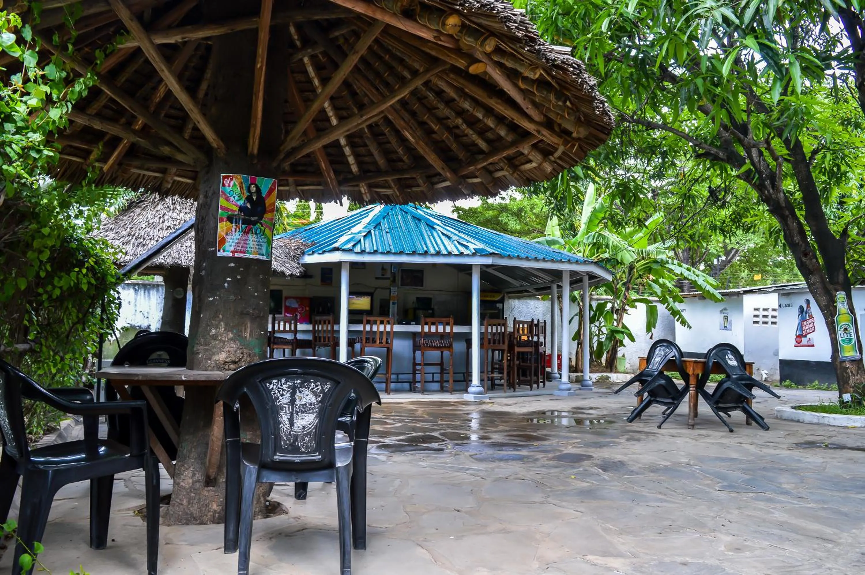 Restaurant/places to eat in Sanana Conference Center and Holiday Resort