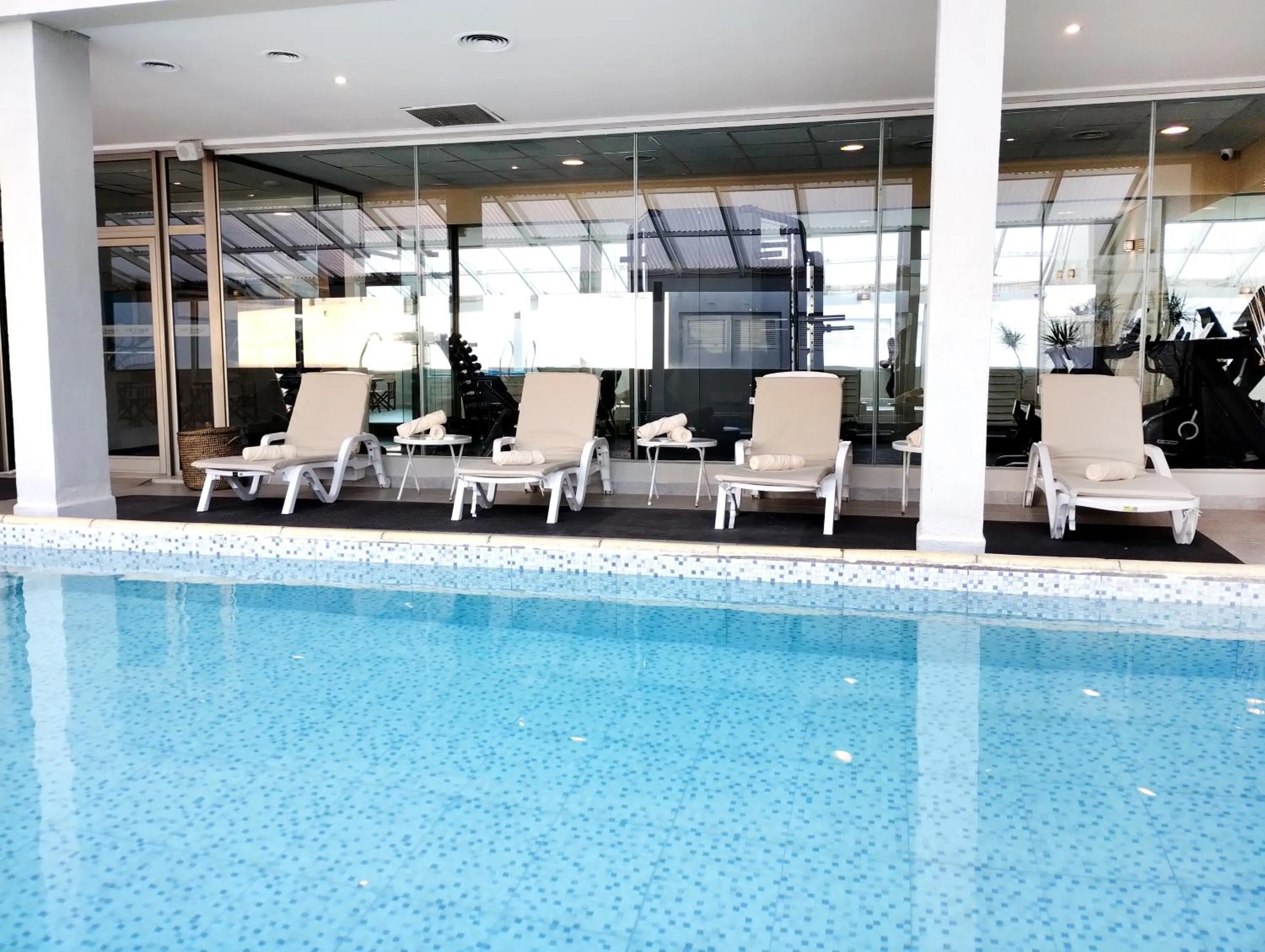 Swimming pool in Yene hue