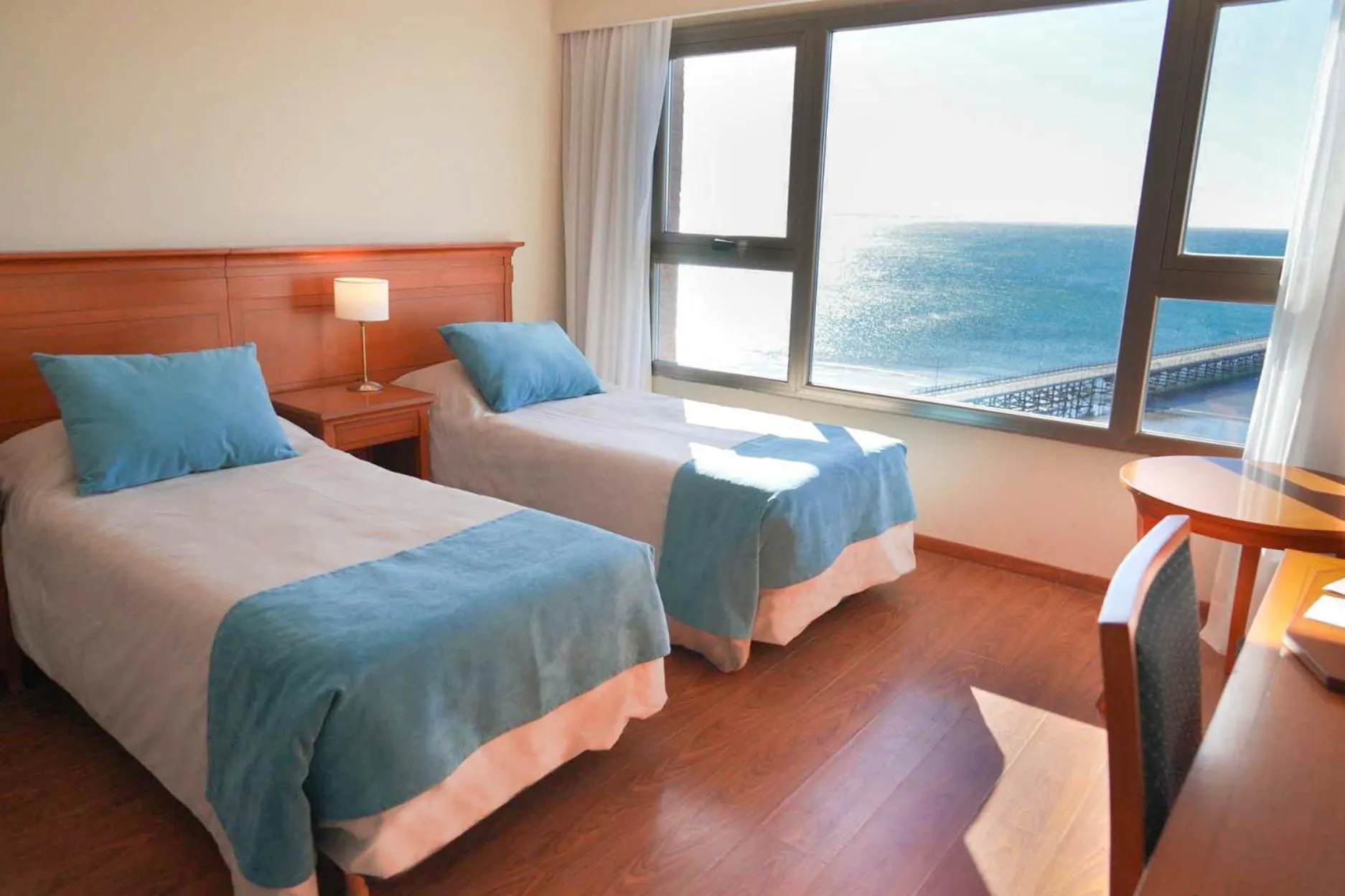 Bedroom, Bed in Yene hue