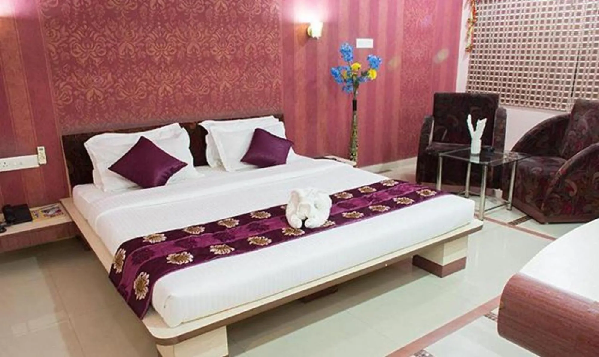 Bed in Vora Corporate Inn