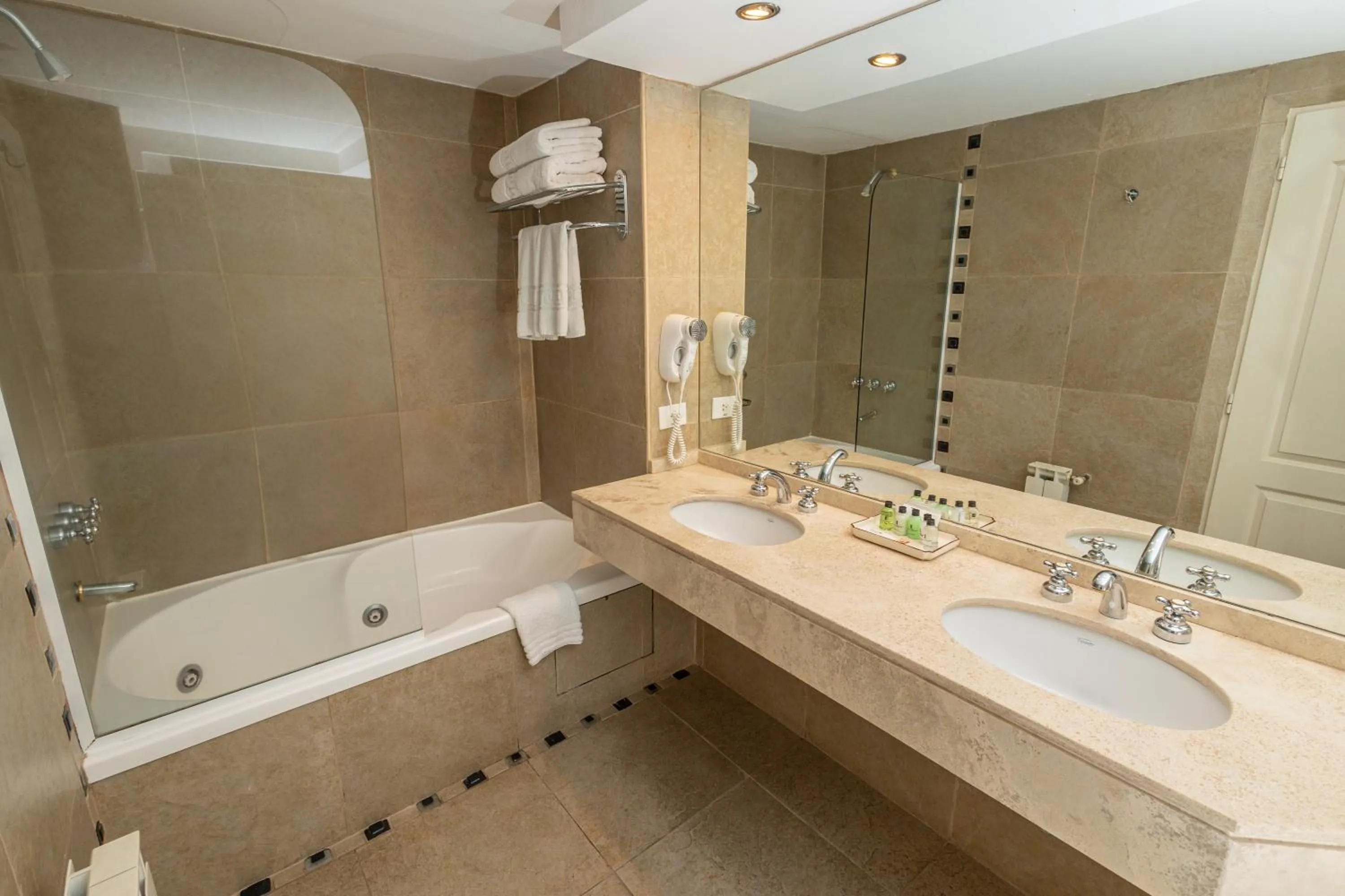 Hot Tub in Cacique Inacayal Lake Hotel & Spa