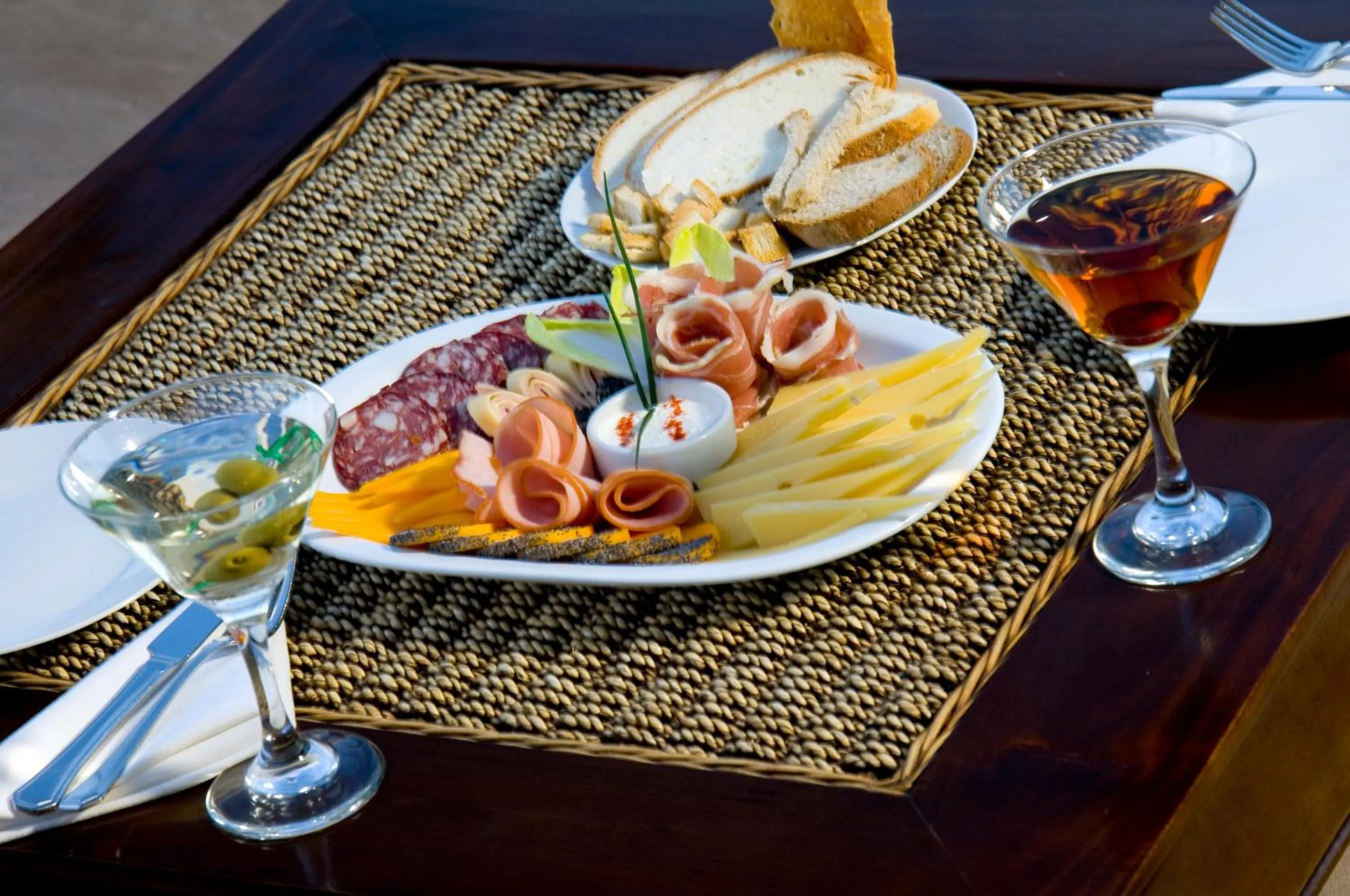 Restaurant/places to eat in Cacique Inacayal Lake Hotel & Spa