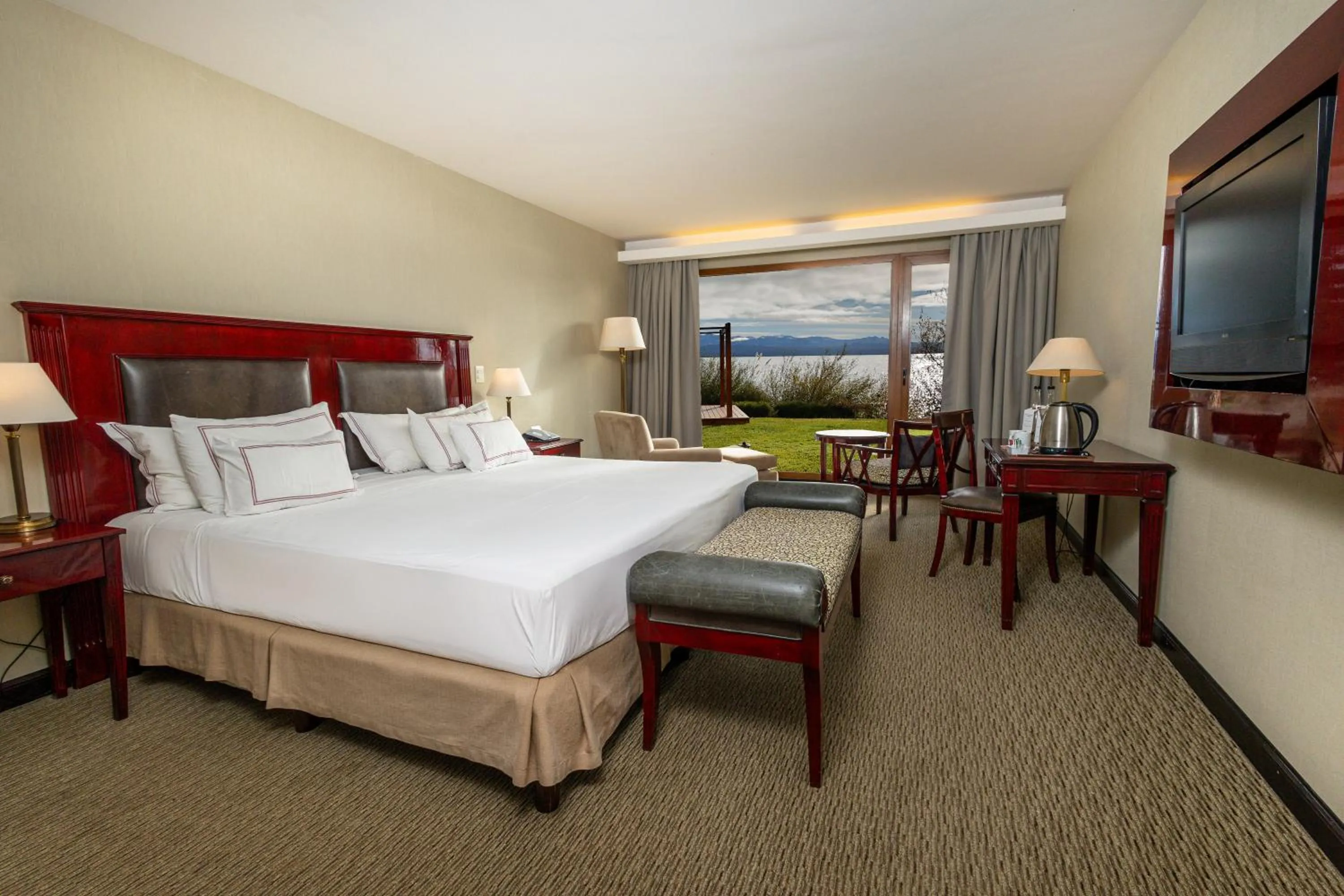 View (from property/room), Bed in Cacique Inacayal Lake Hotel & Spa