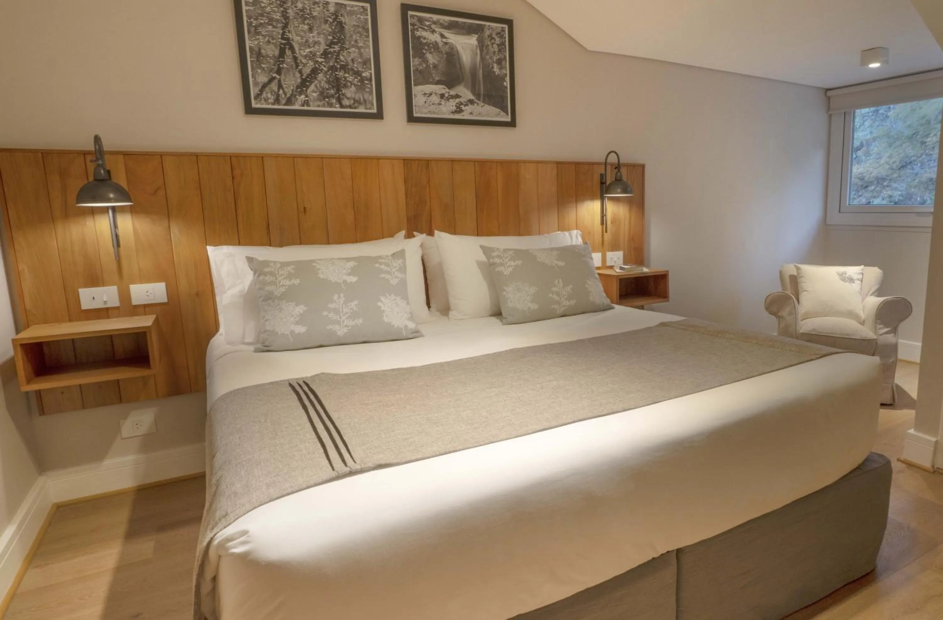 Bed in La Cascada Casa Patagónica by DON