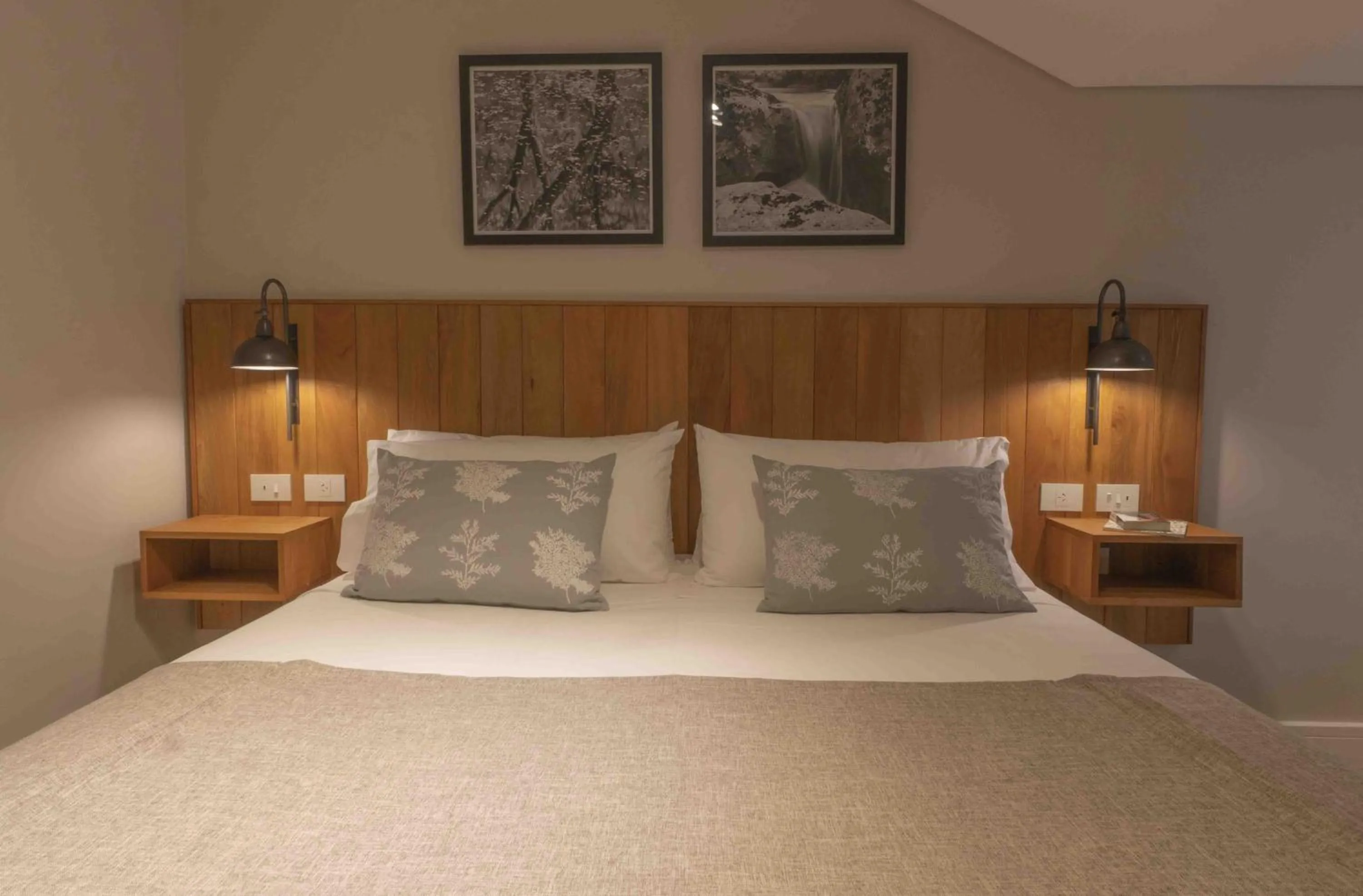 Bed in La Cascada Casa Patagónica by DON