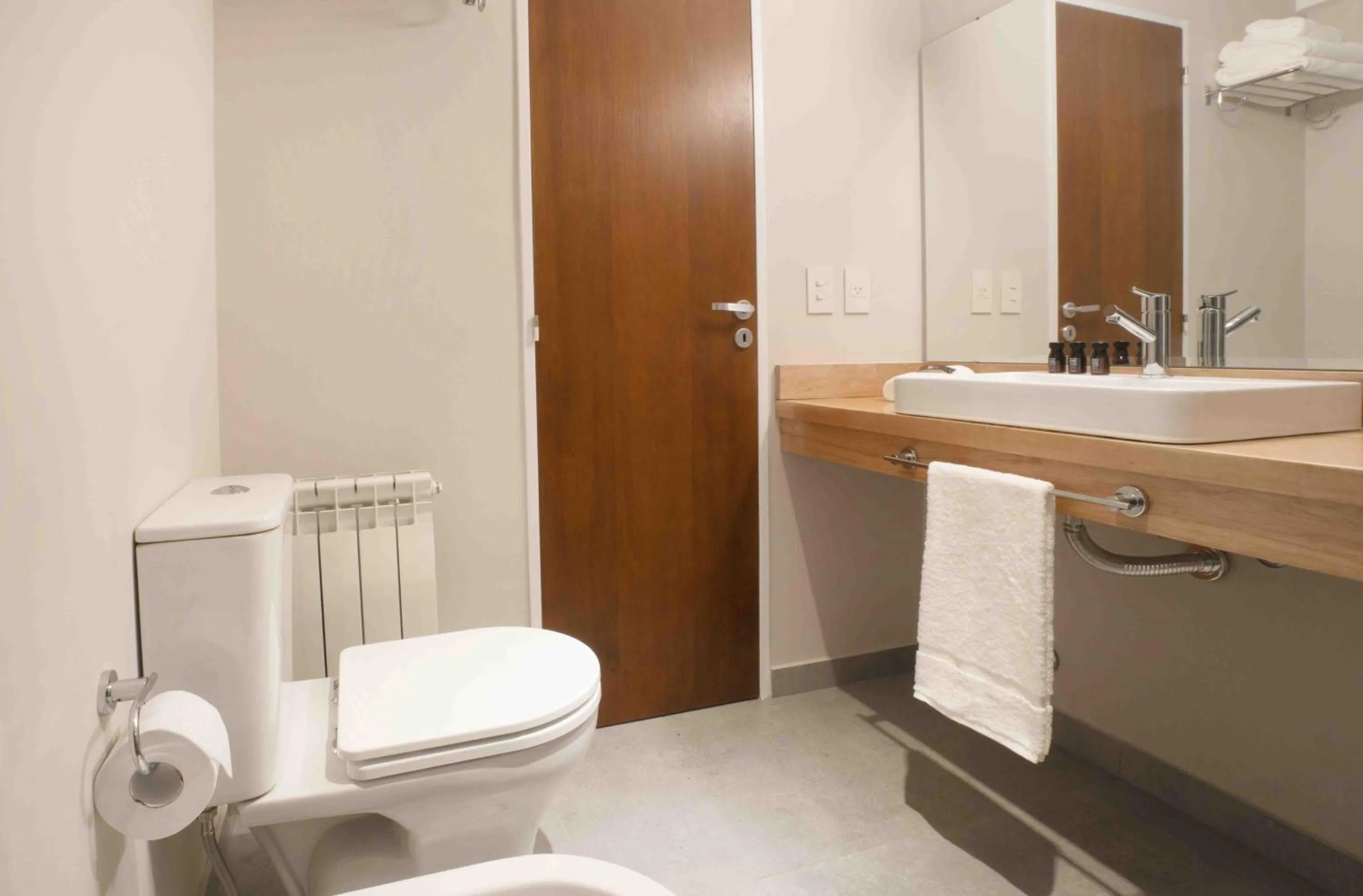 Bathroom in La Cascada Casa Patagónica by DON