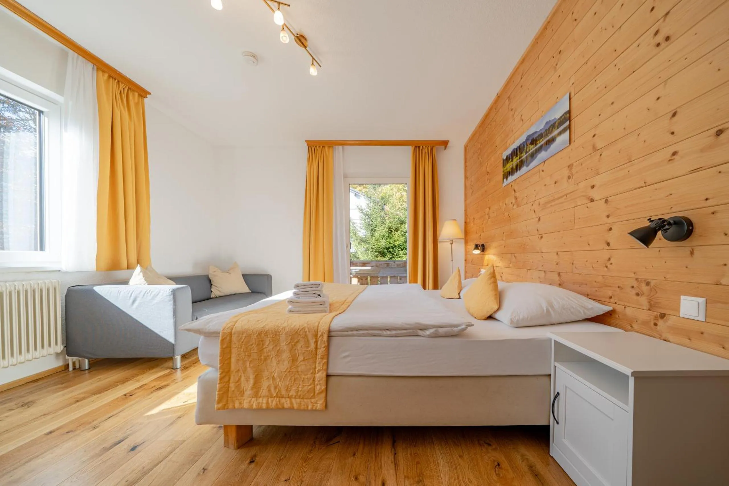 Photo of the whole room, Bed in Pension Hofweyer