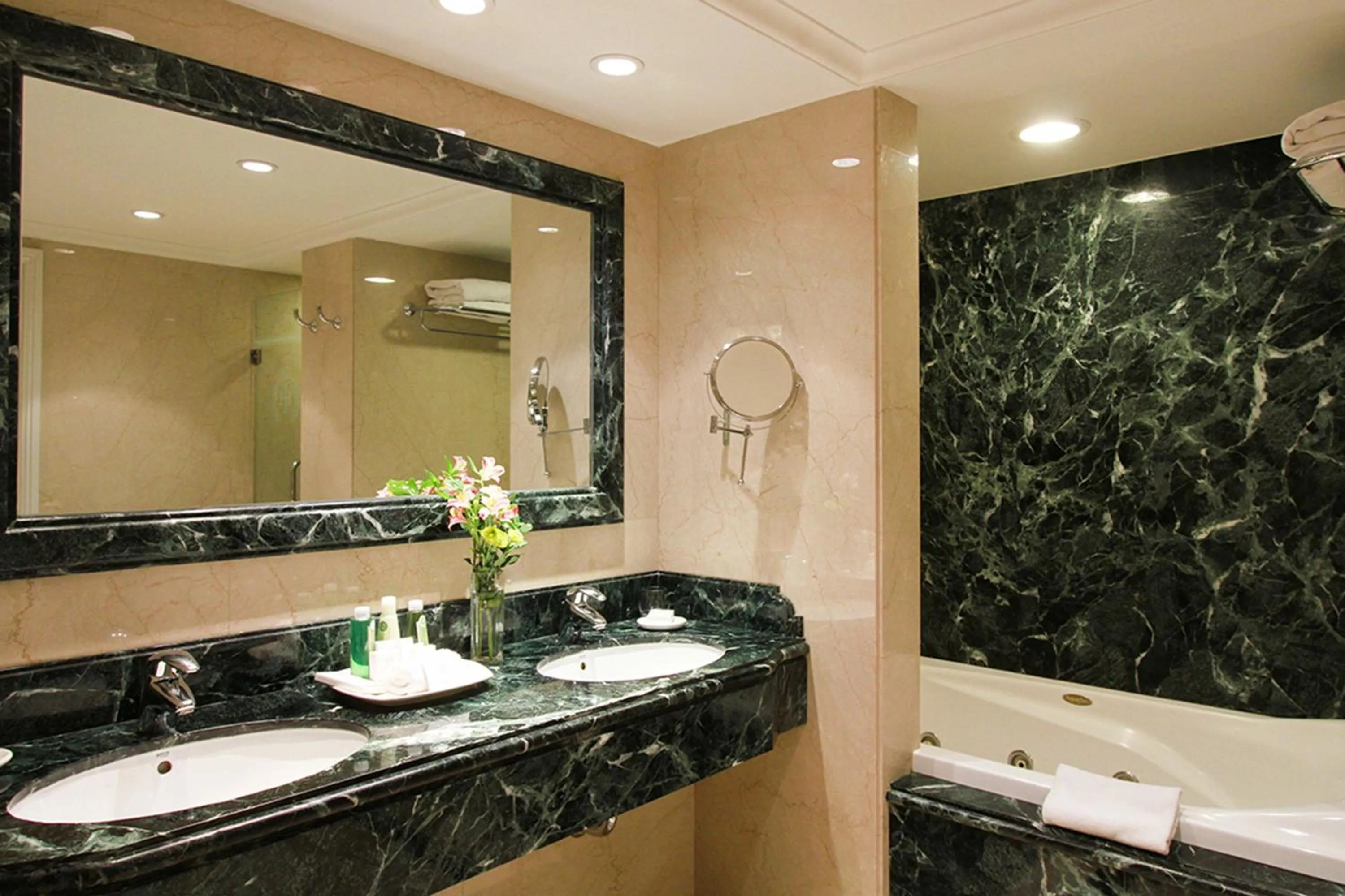 Bathroom in Emperador Hotel Buenos Aires