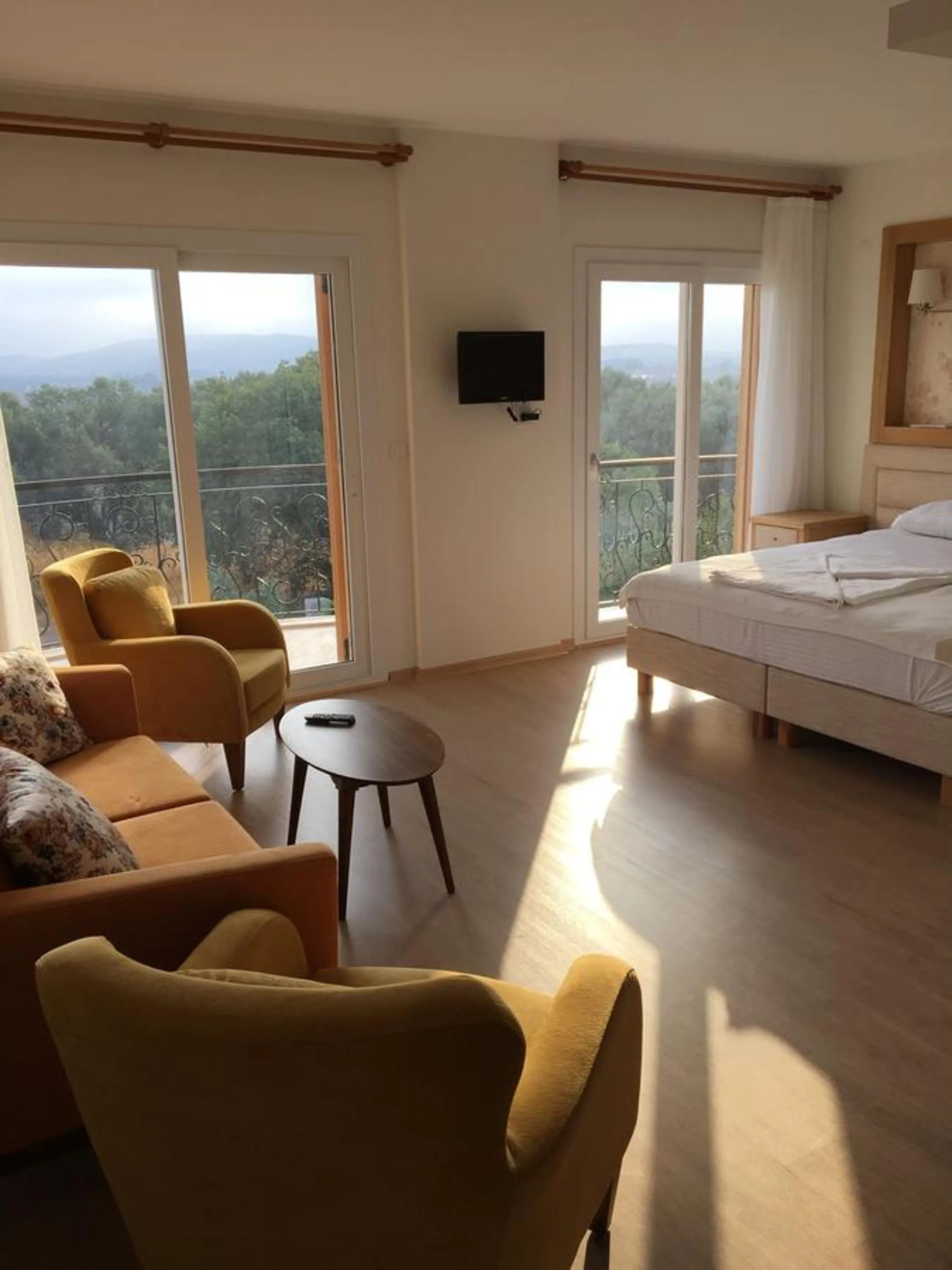 Day, Bed in Clementin Suits Sigacık