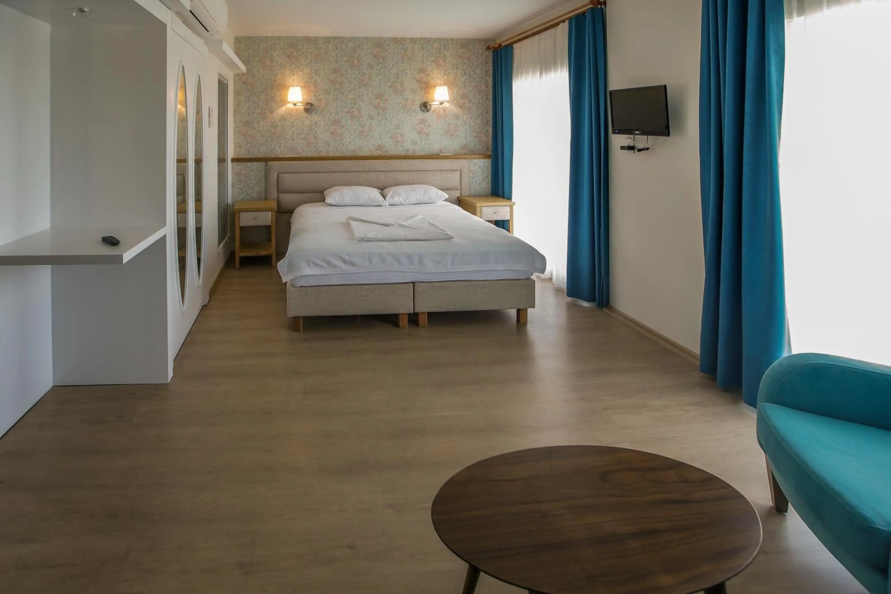 Day, Bed in Clementin Suits Sigacık