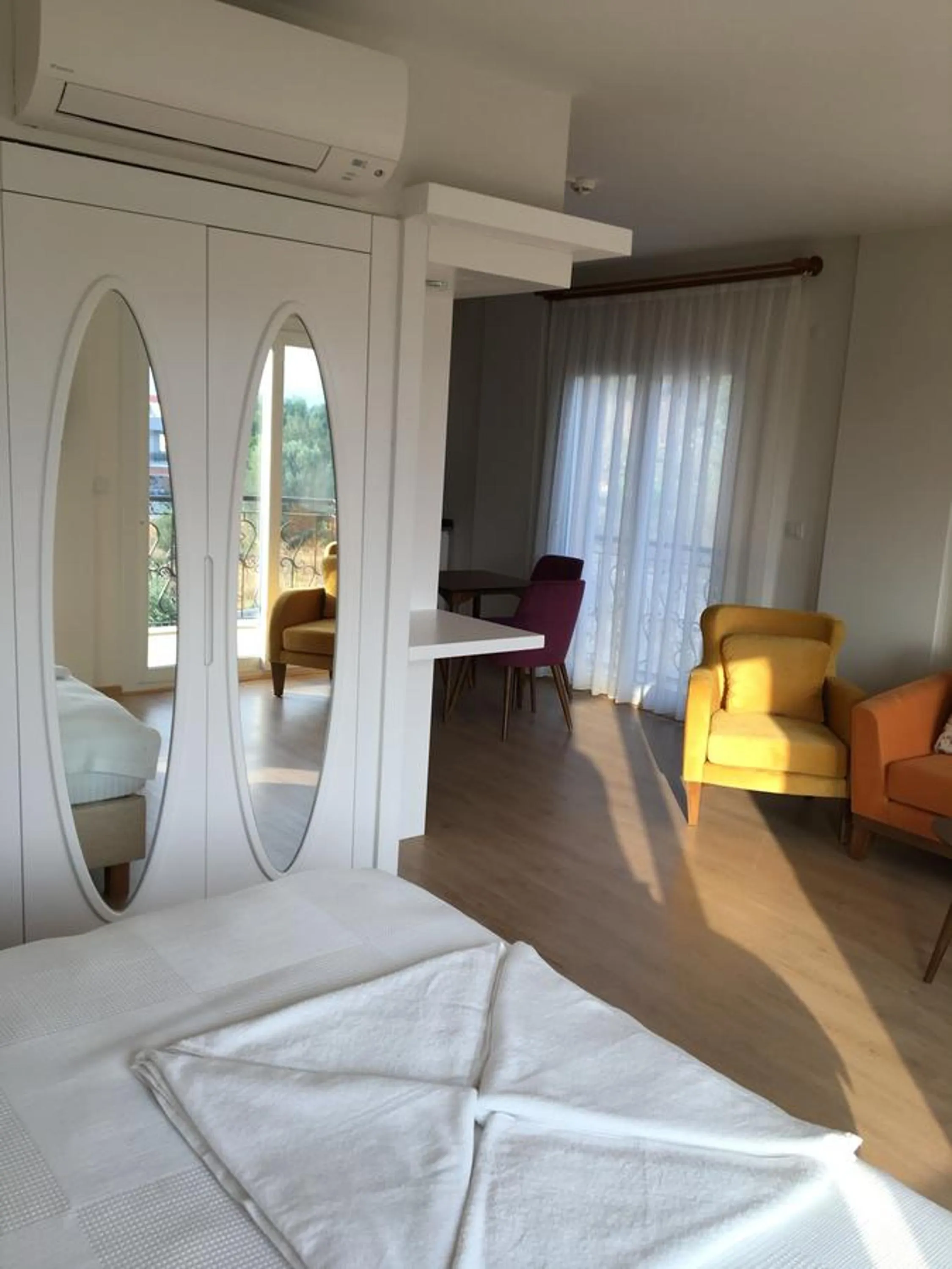 Day, Bed in Clementin Suits Sigacık