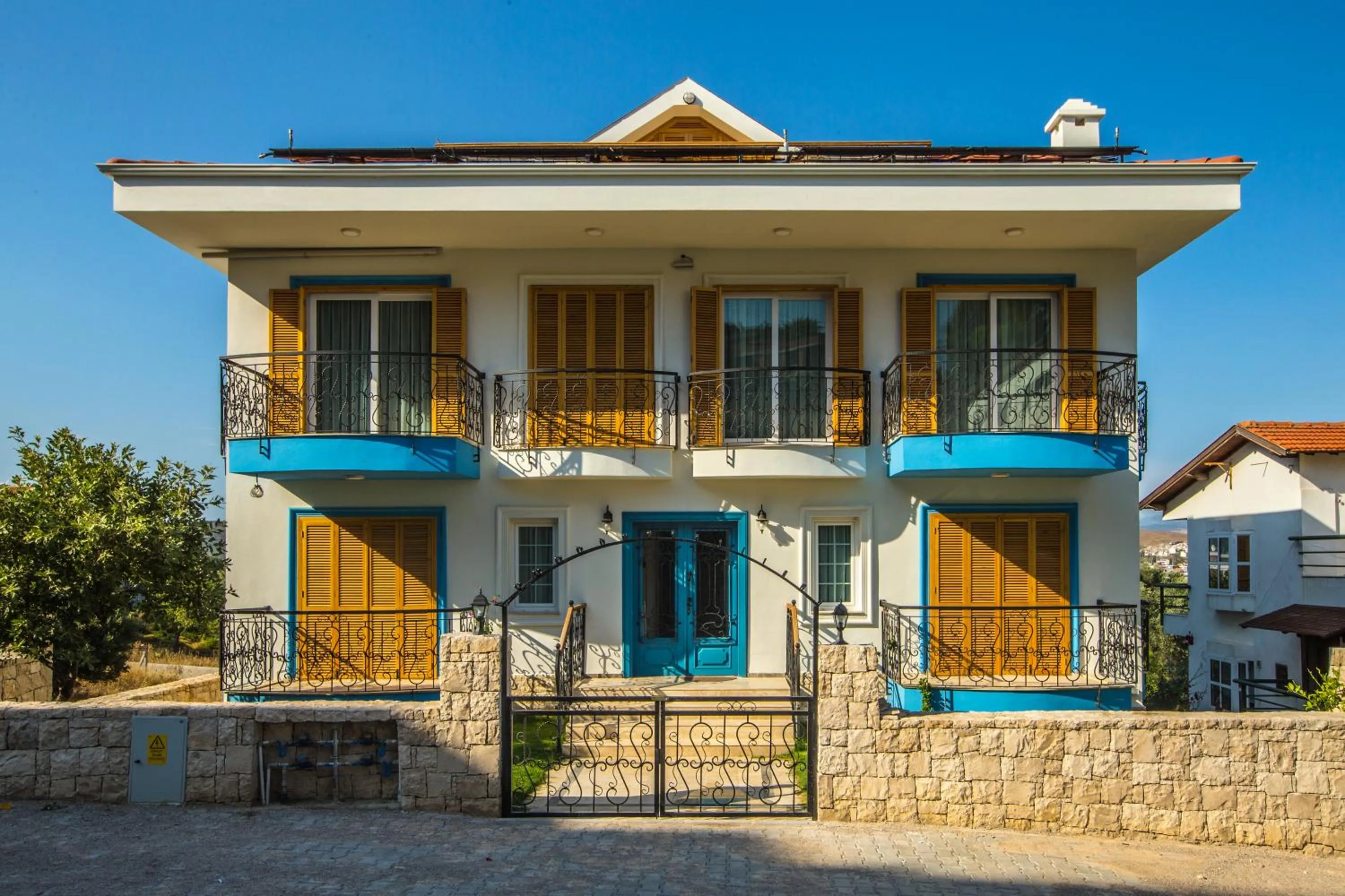 Property building in Clementin Suits Sigacık