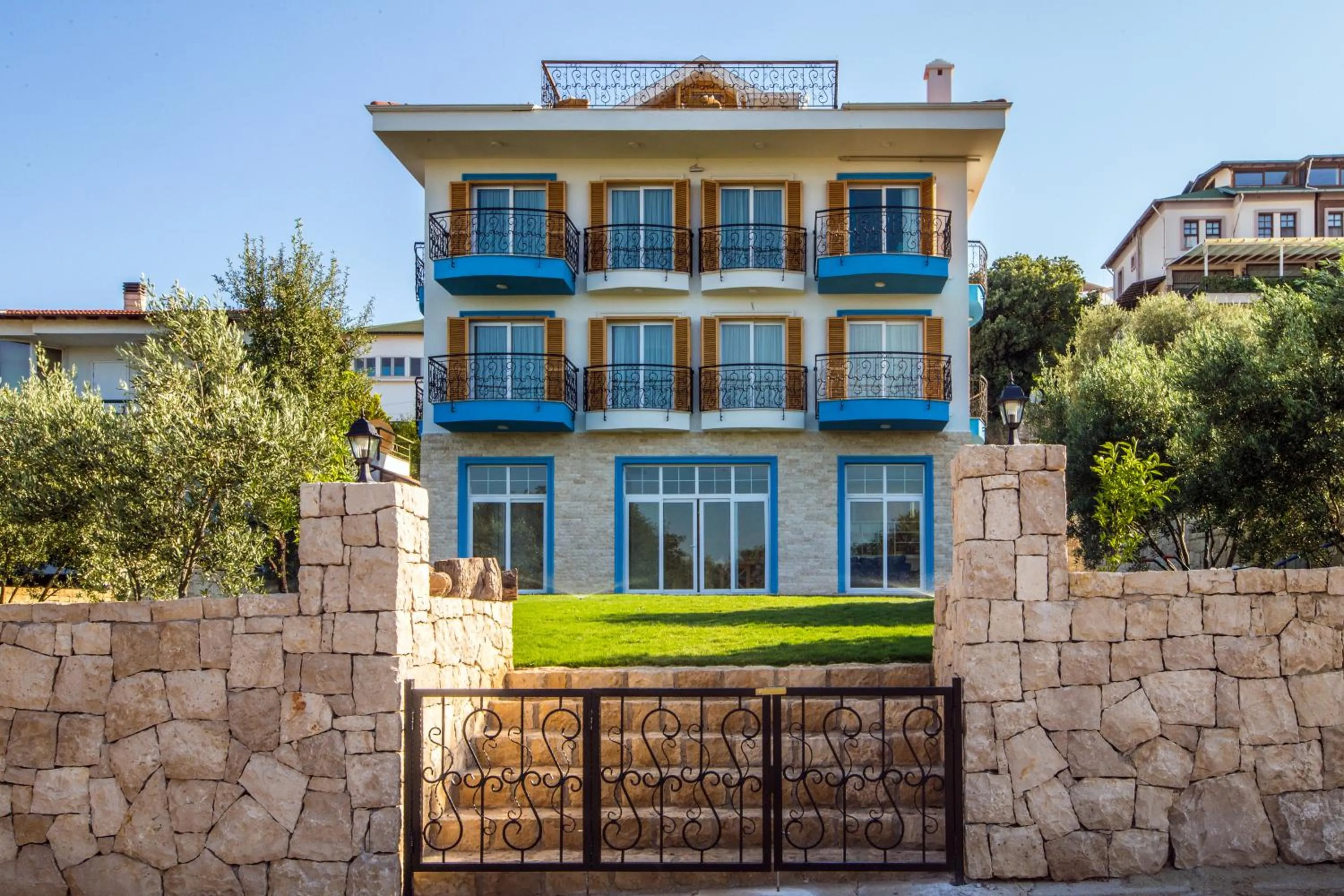 Property building in Clementin Suits Sigacık