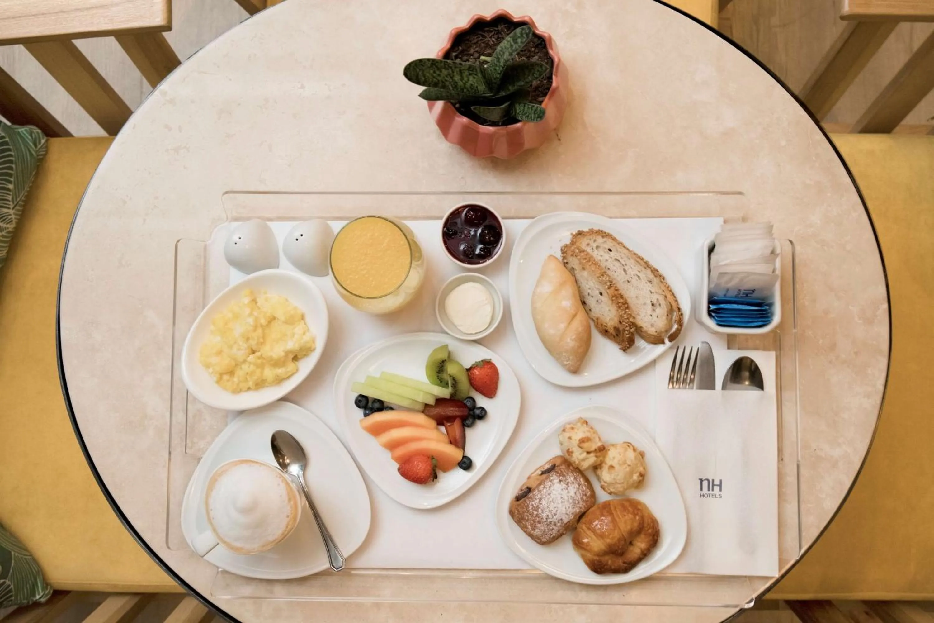 Restaurant/places to eat in NH Buenos Aires 9 de Julio