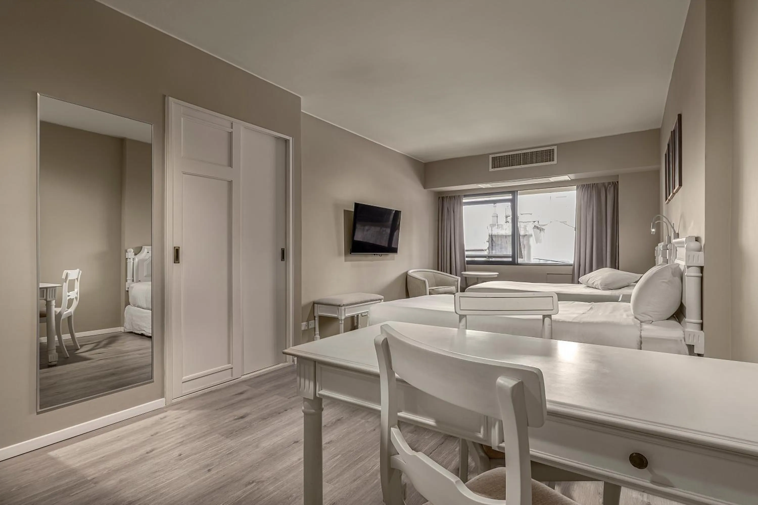 Photo of the whole room, Bed in Up América Plaza