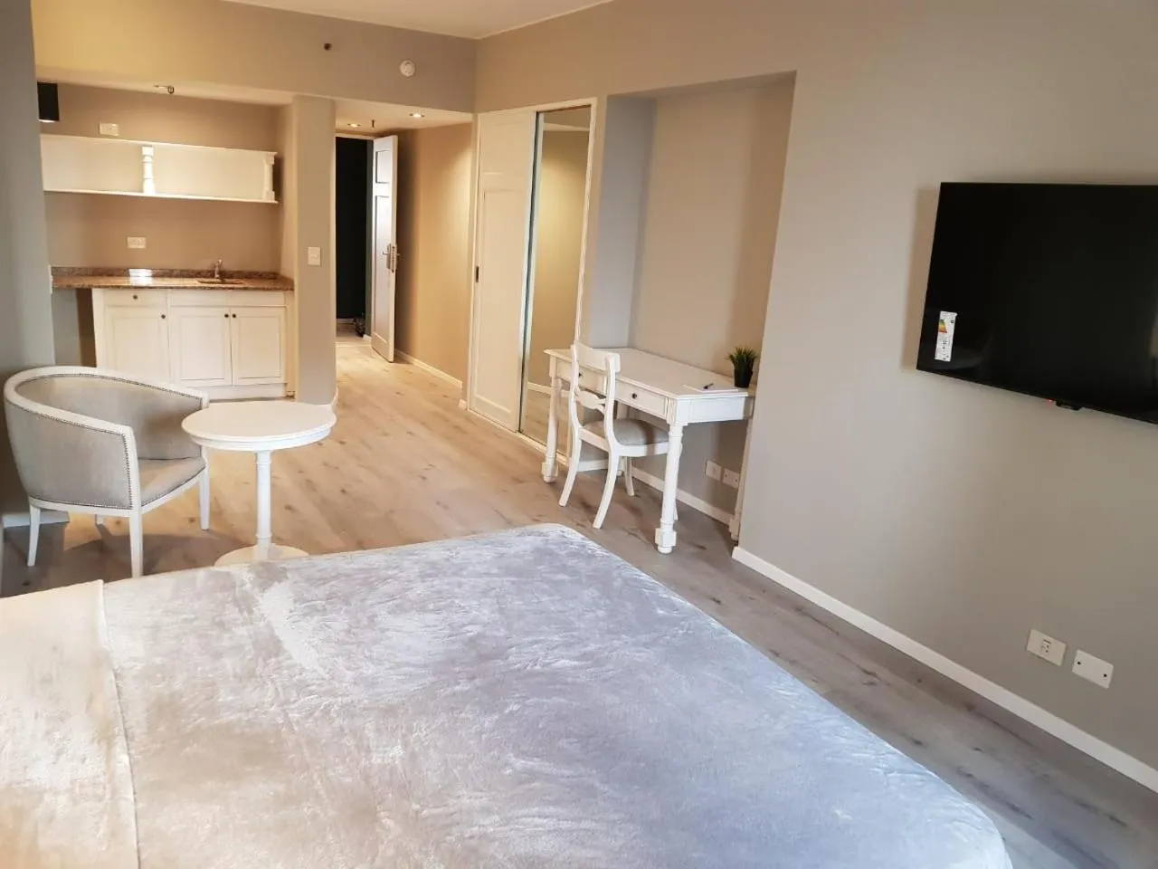 Photo of the whole room in Up América Plaza