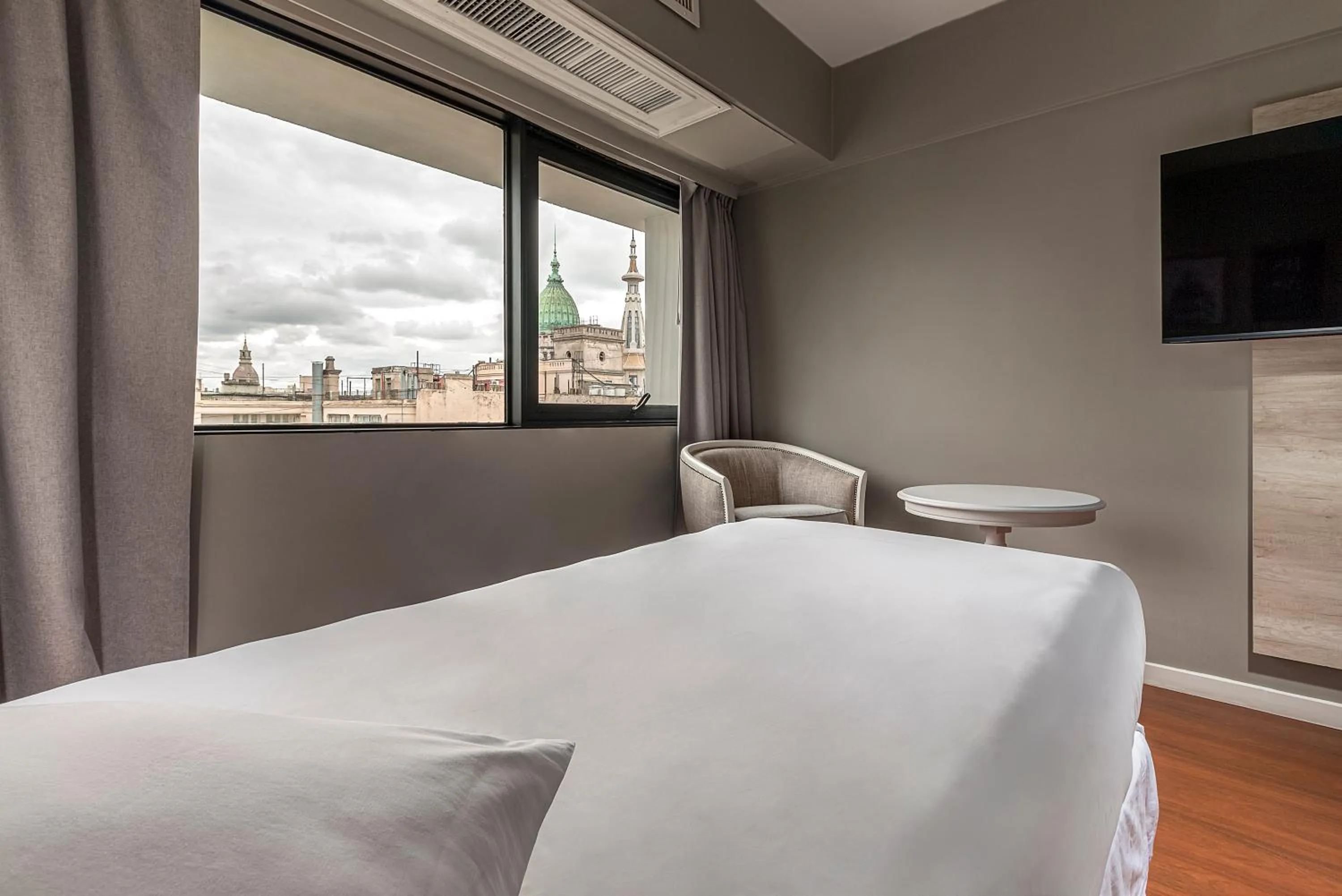 Photo of the whole room, Bed in Up América Plaza