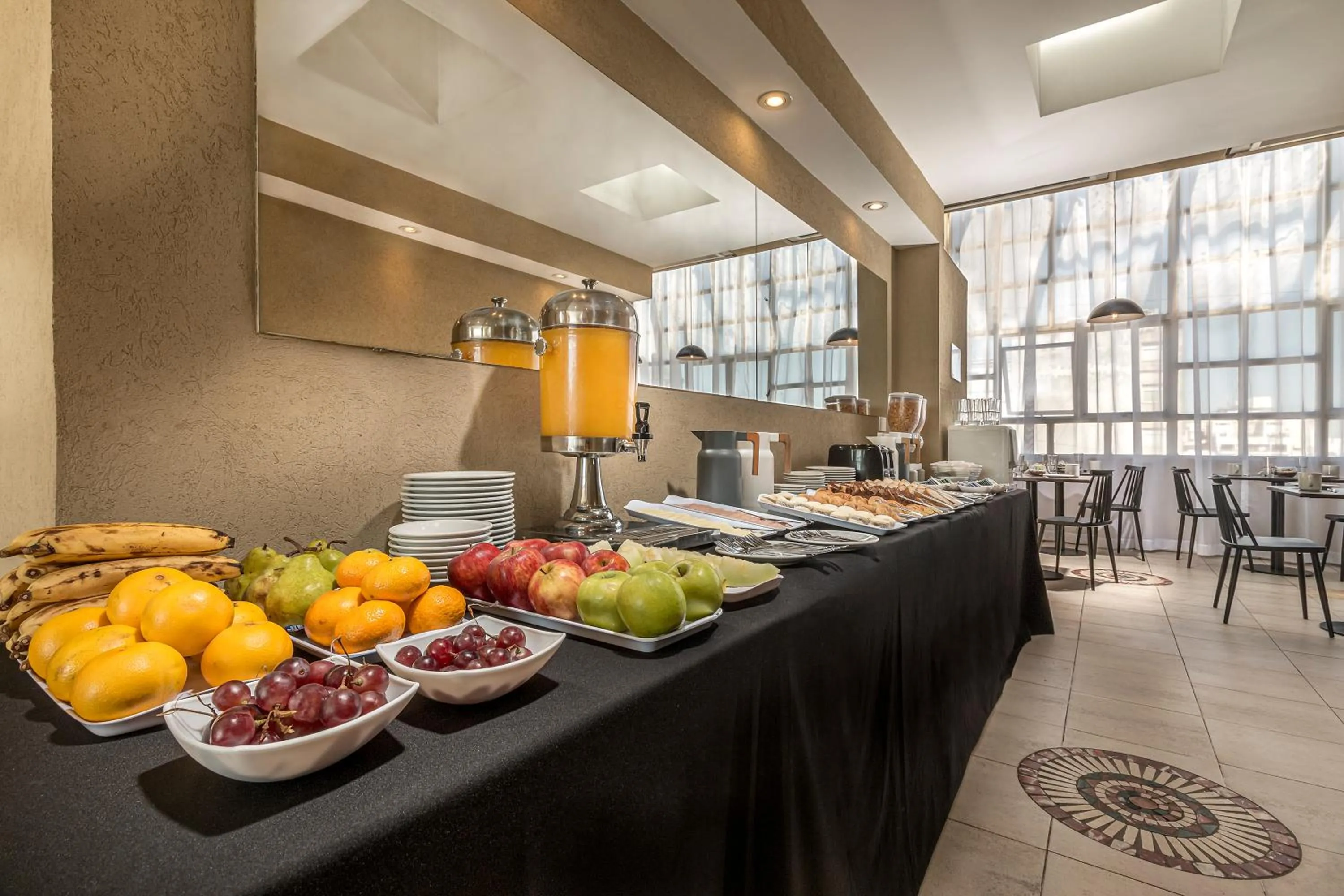 Buffet breakfast in Up América Plaza