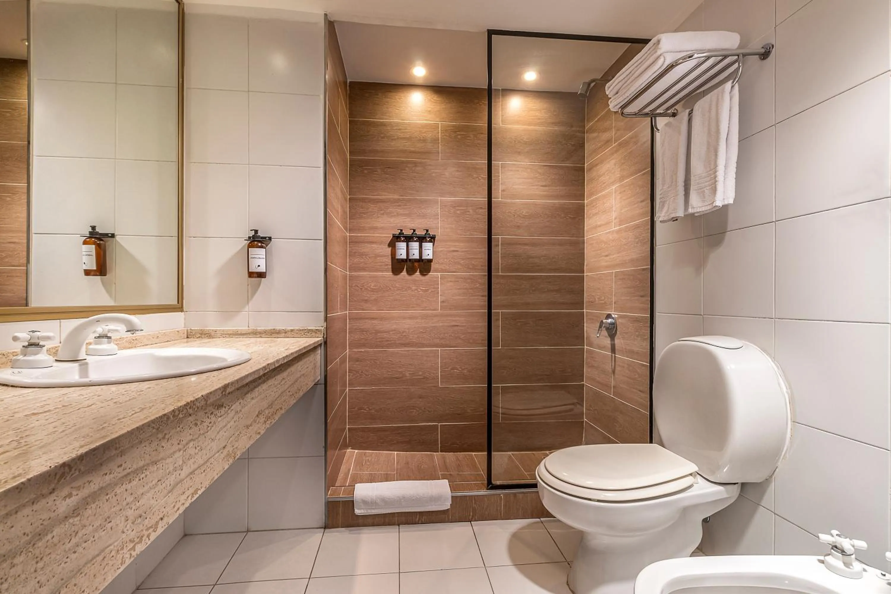 Bathroom in Up América Plaza