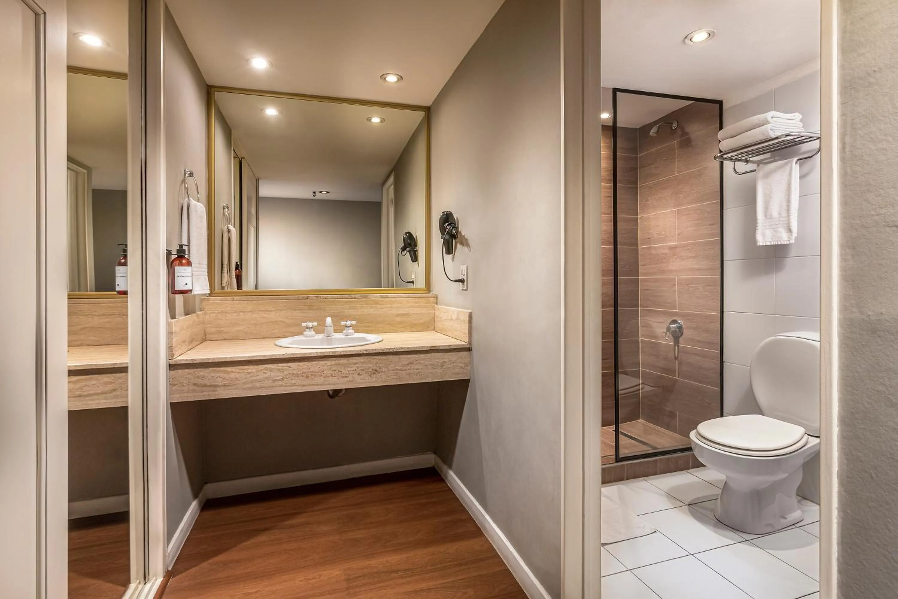 Bathroom in Up América Plaza