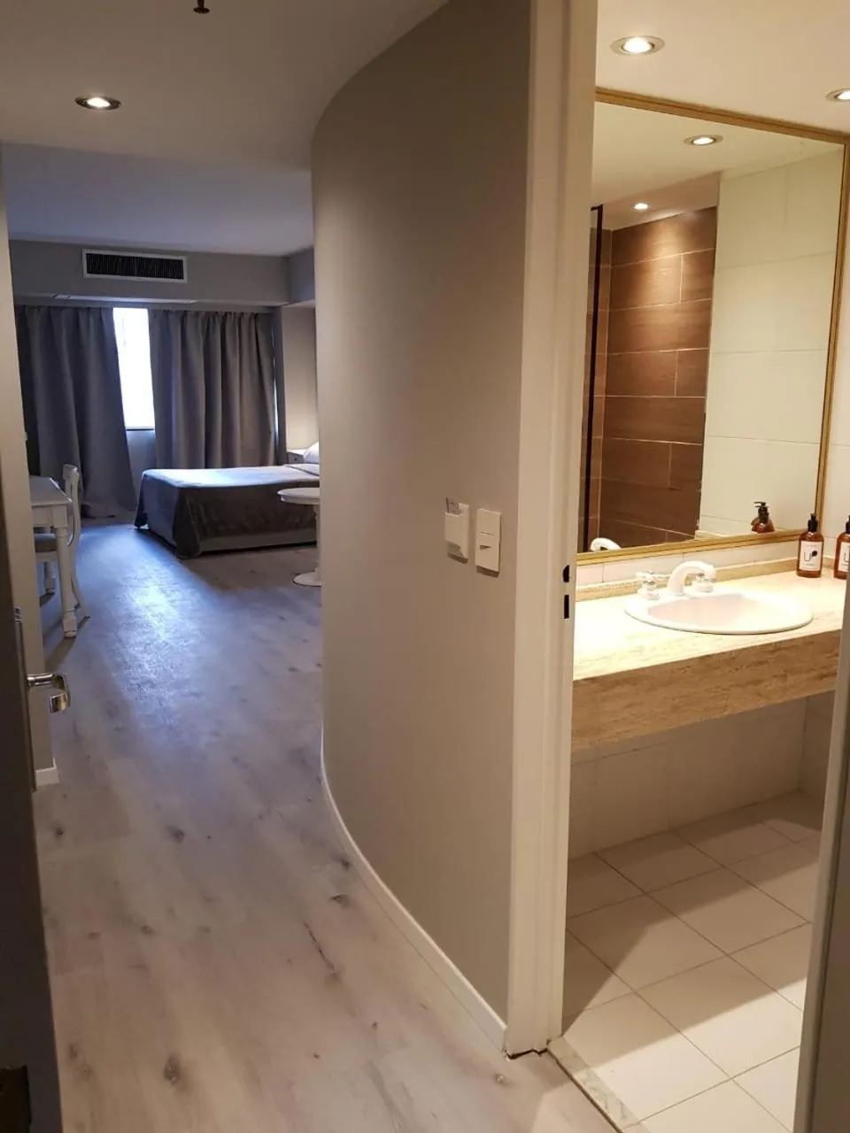 Photo of the whole room, Bed in Up América Plaza