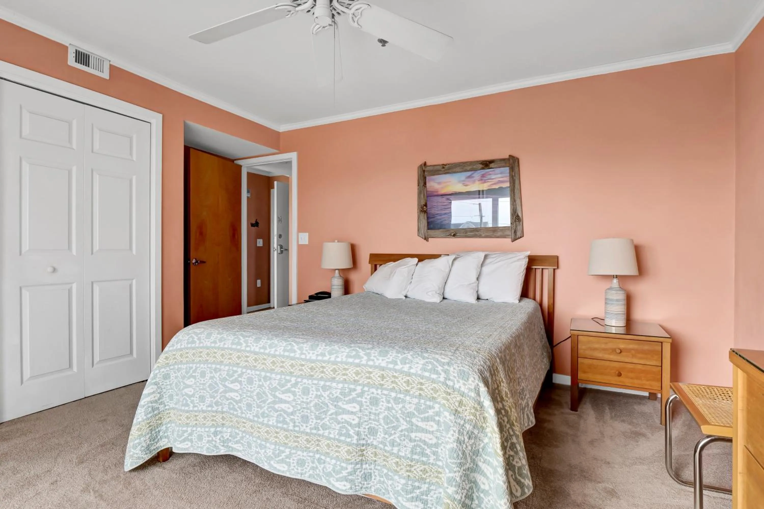 Bed in Sandpeddler Inn and Suites