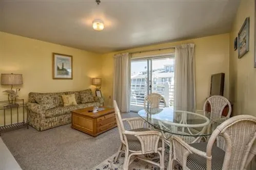 Living room in Sandpeddler Inn and Suites